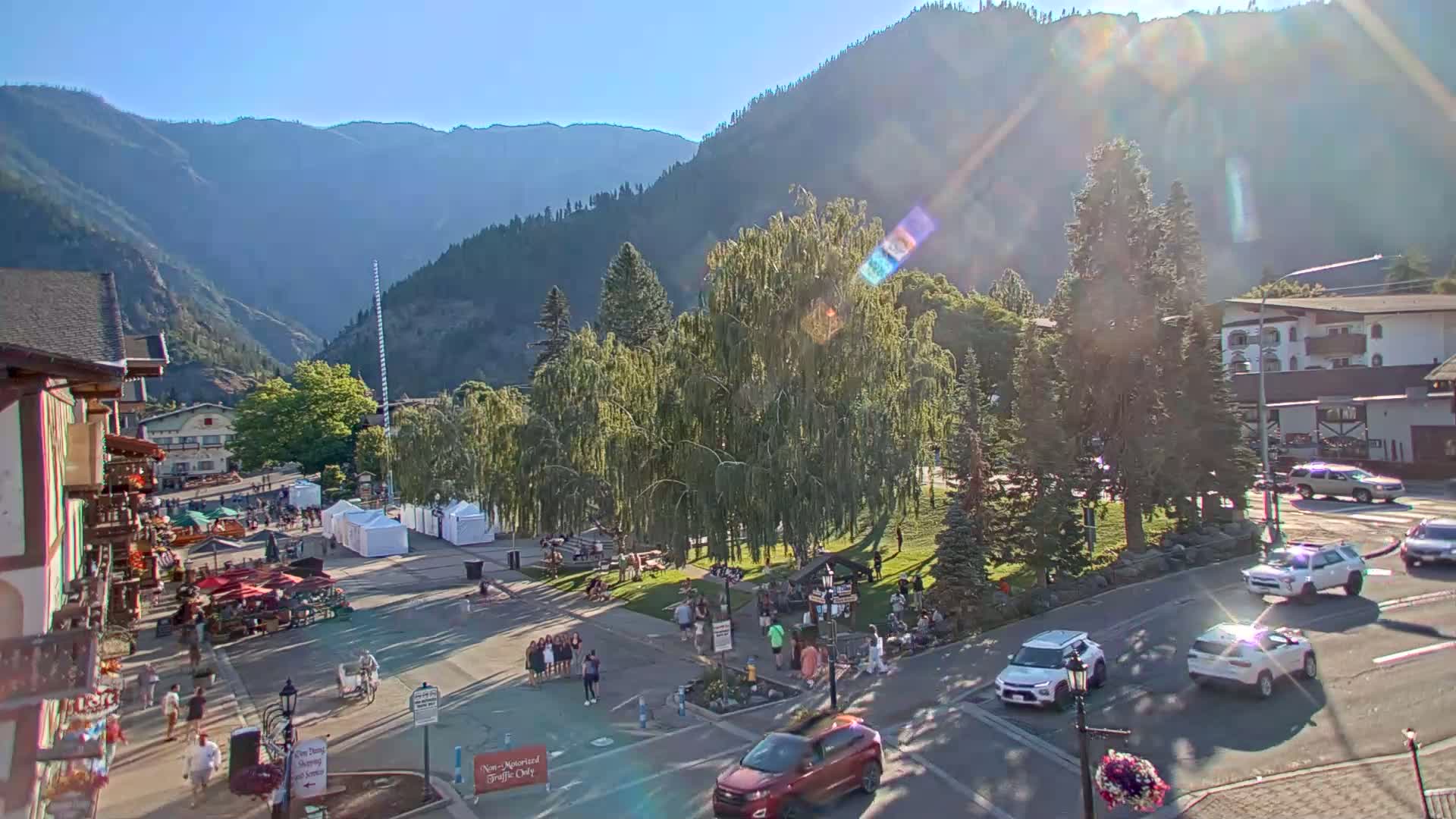 Leavenworth  Village Tumwater Mountain View Live Cam - Leavenworth, Chelan, Washington, USA
