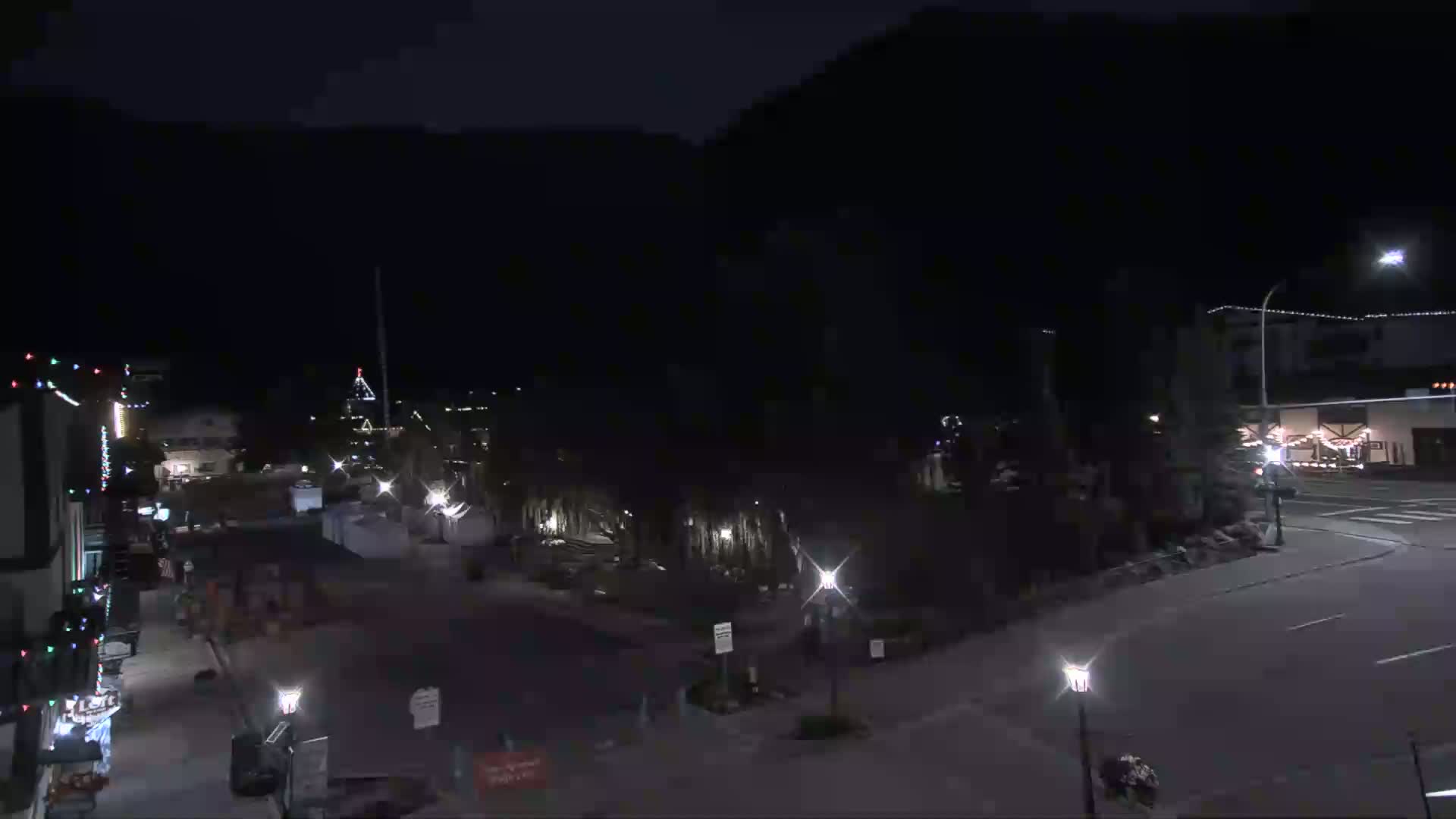 Leavenworth  Village Tumwater Mountain View Live Cam - Leavenworth, Chelan, Washington, USA