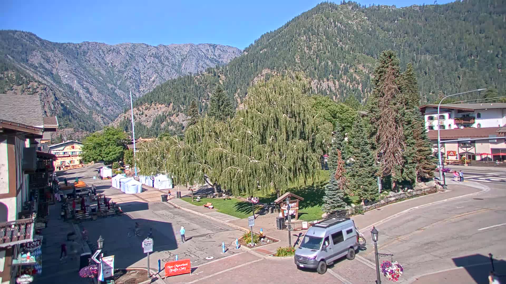 Leavenworth  Village Tumwater Mountain View Live Cam - Leavenworth, Chelan, Washington, USA