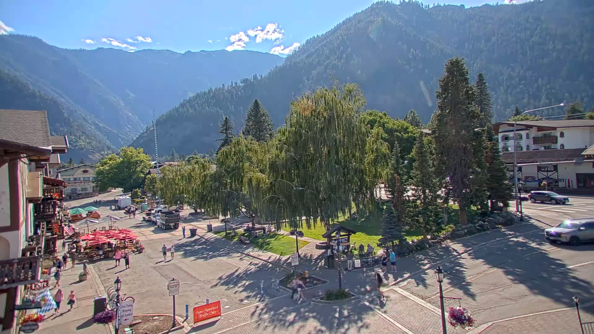 Leavenworth  Village Tumwater Mountain View Live Cam - Leavenworth, Chelan, Washington, USA
