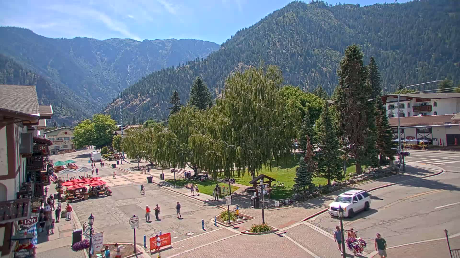Leavenworth  Village Tumwater Mountain View Live Cam - Leavenworth, Chelan, Washington, USA