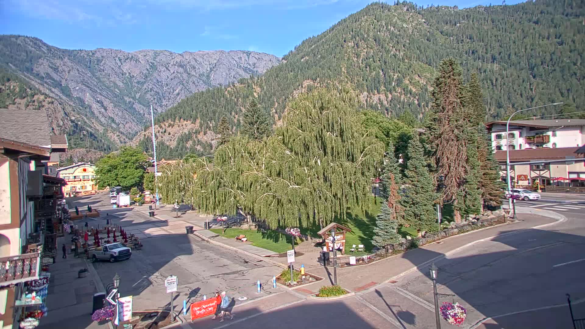 Leavenworth  Village Tumwater Mountain View Live Cam - Leavenworth, Chelan, Washington, USA