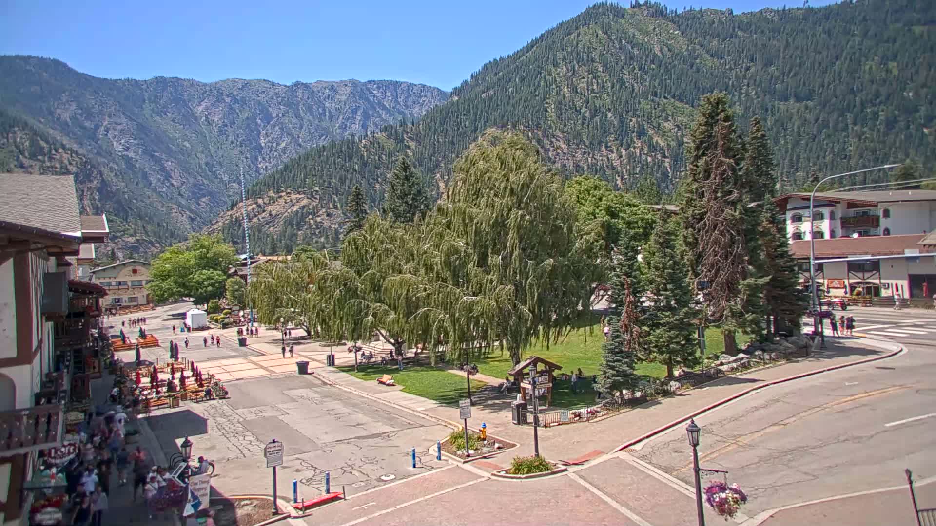Leavenworth  Village Tumwater Mountain View Live Cam - Leavenworth, Chelan, Washington, USA
