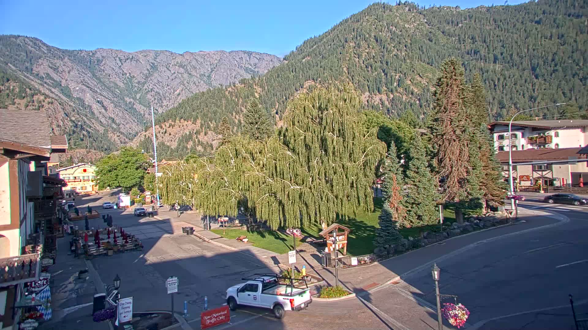 Leavenworth  Village Tumwater Mountain View Live Cam - Leavenworth, Chelan, Washington, USA