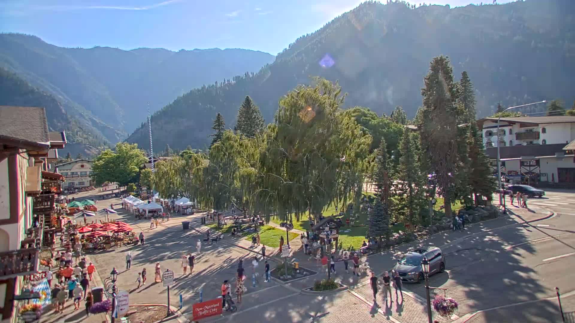 Leavenworth  Village Tumwater Mountain View Live Cam - Leavenworth, Chelan, Washington, USA