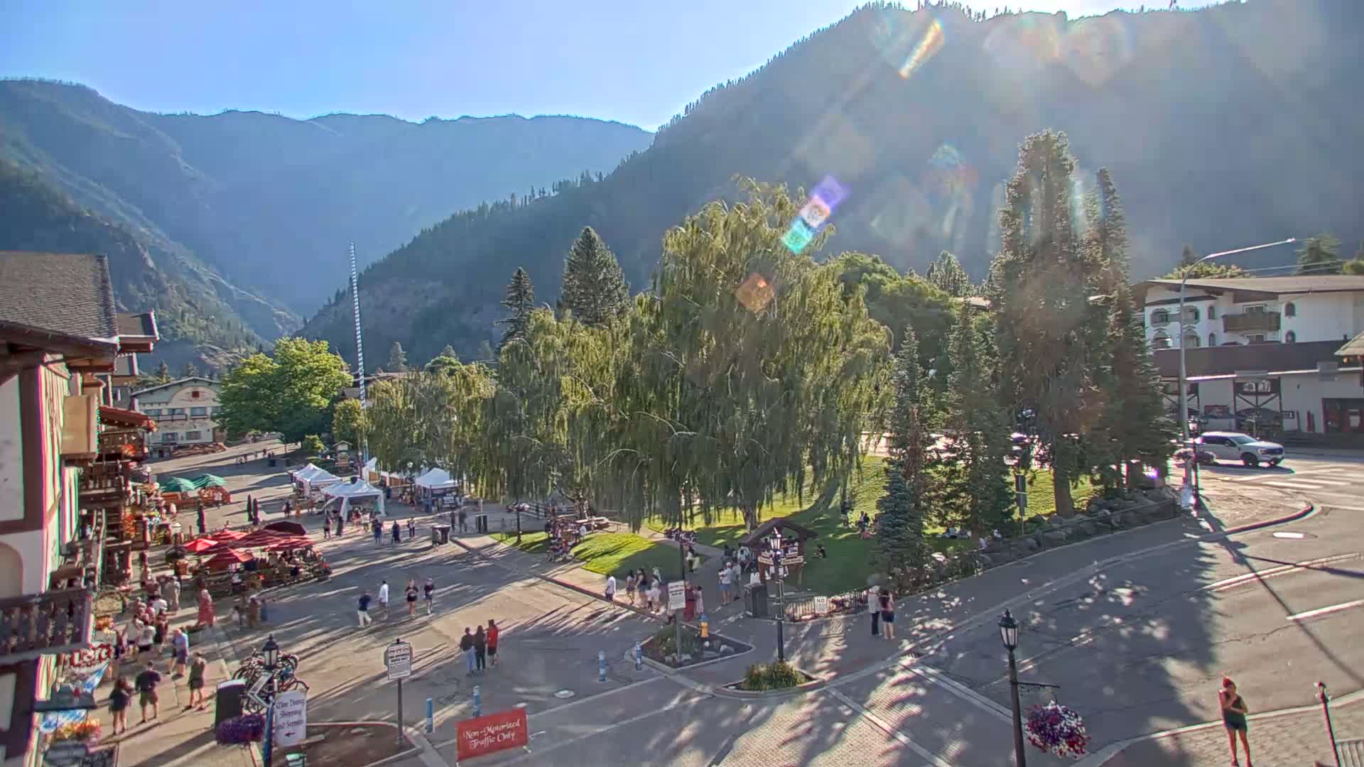 Leavenworth  Village Tumwater Mountain View Live Cam - Leavenworth, Chelan, Washington, USA