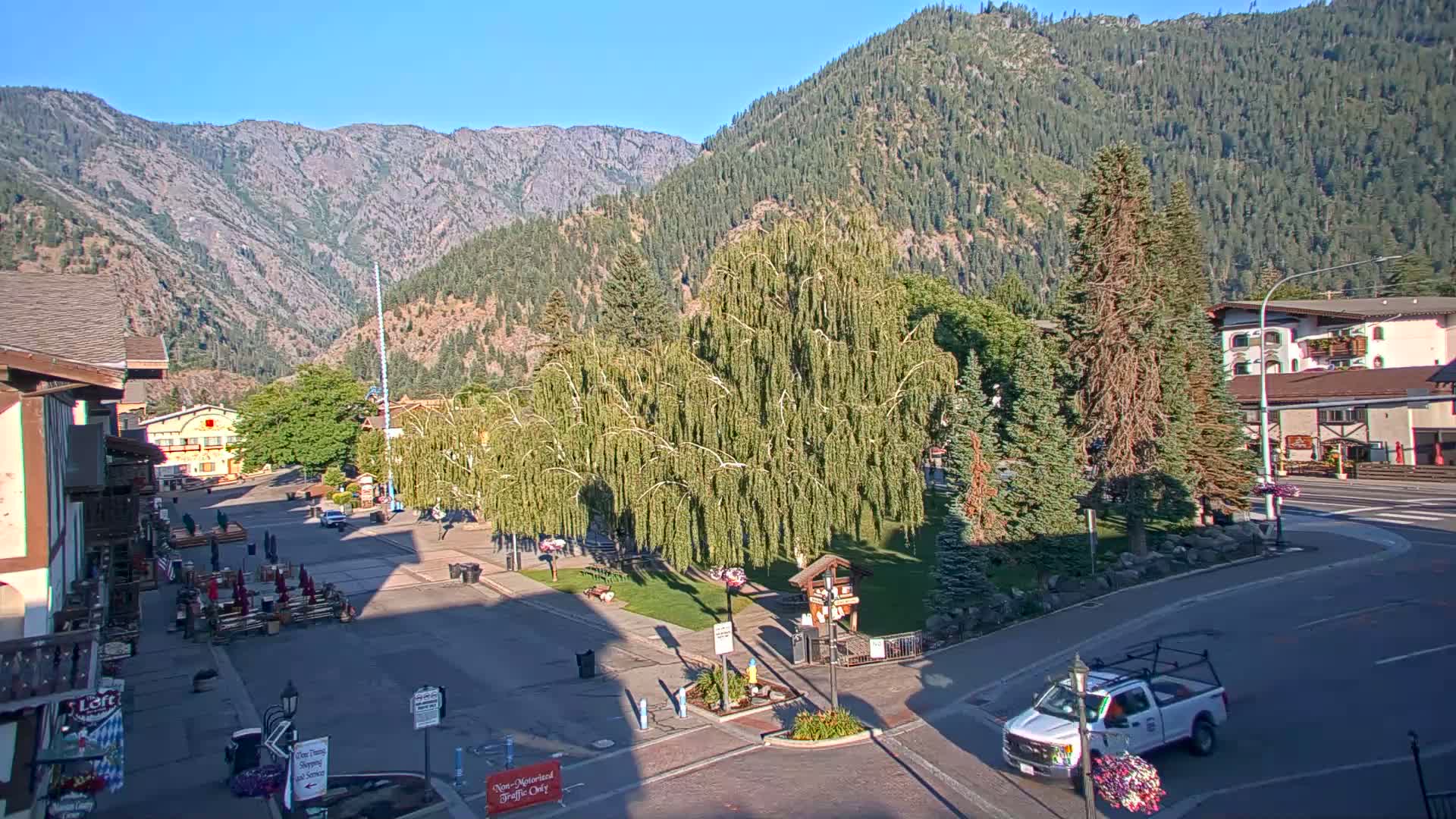 Leavenworth  Village Tumwater Mountain View Live Cam - Leavenworth, Chelan, Washington, USA
