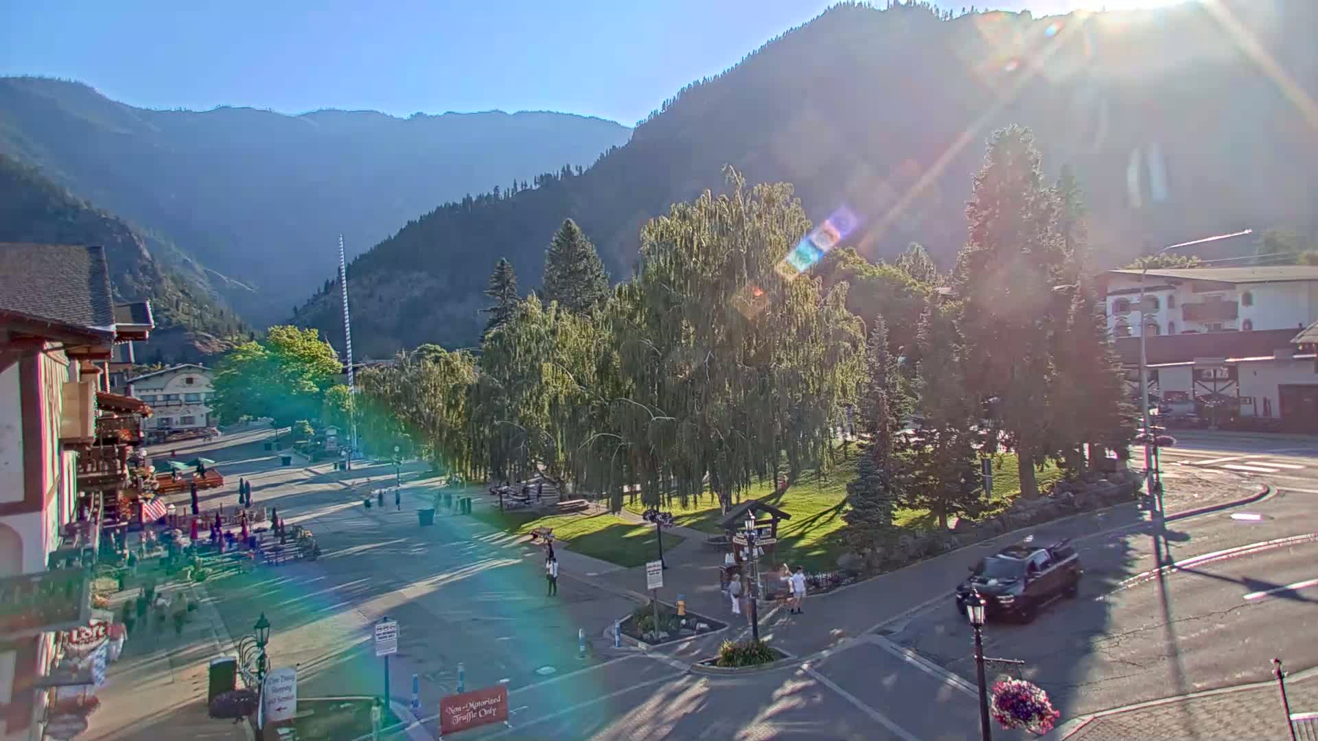 Leavenworth  Village Tumwater Mountain View Live Cam - Leavenworth, Chelan, Washington, USA