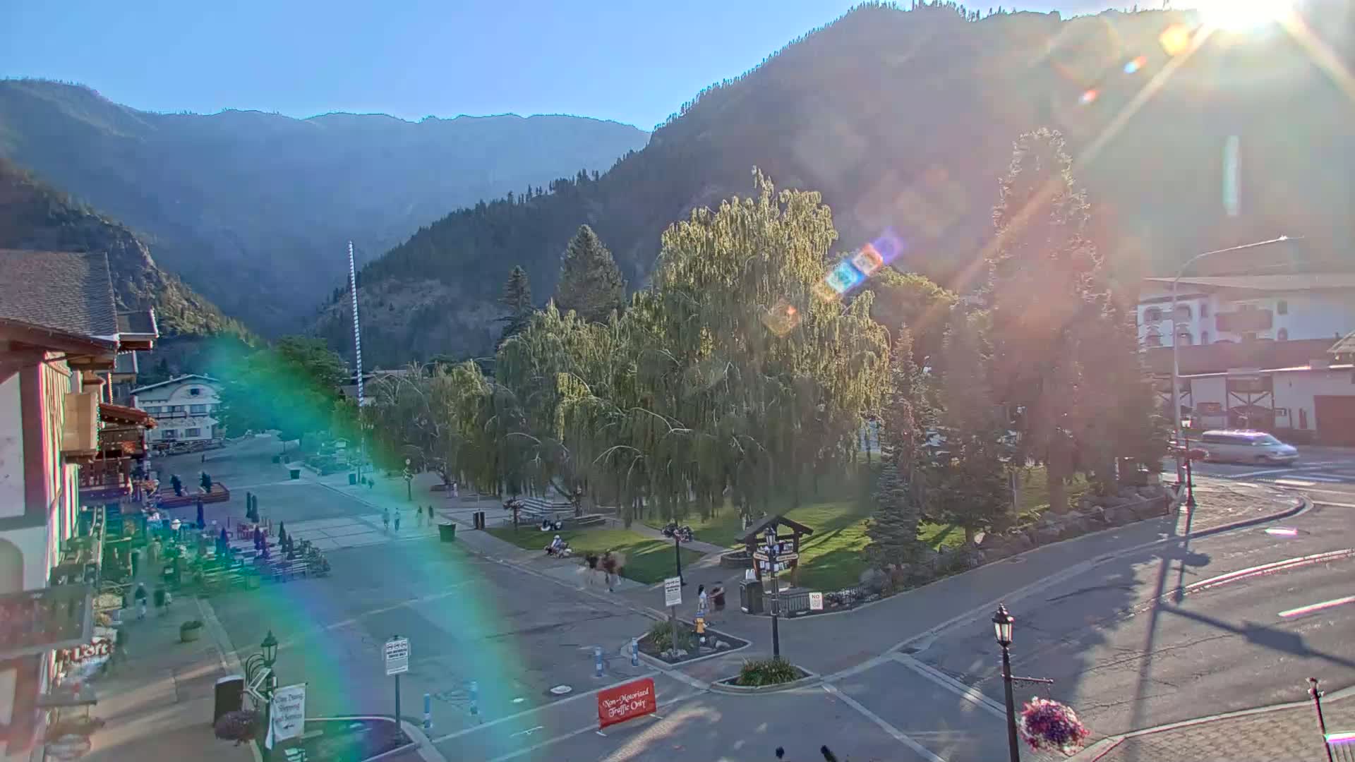 Leavenworth  Village Tumwater Mountain View Live Cam - Leavenworth, Chelan, Washington, USA