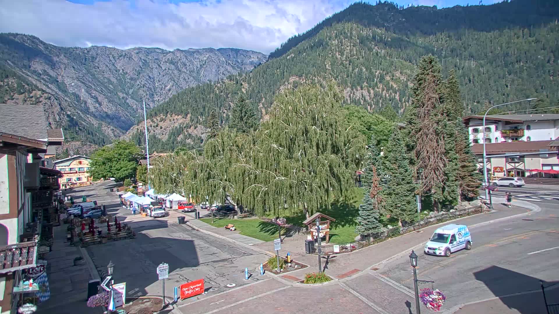 Leavenworth  Village Tumwater Mountain View Live Cam - Leavenworth, Chelan, Washington, USA