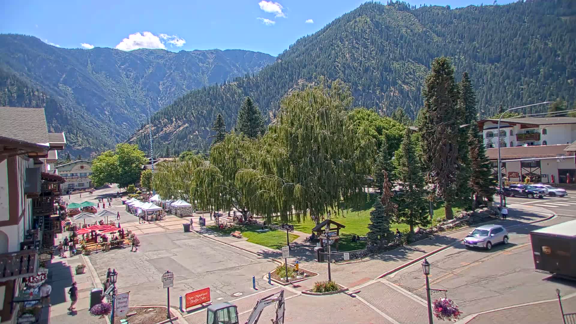 Leavenworth  Village Tumwater Mountain View Live Cam - Leavenworth, Chelan, Washington, USA