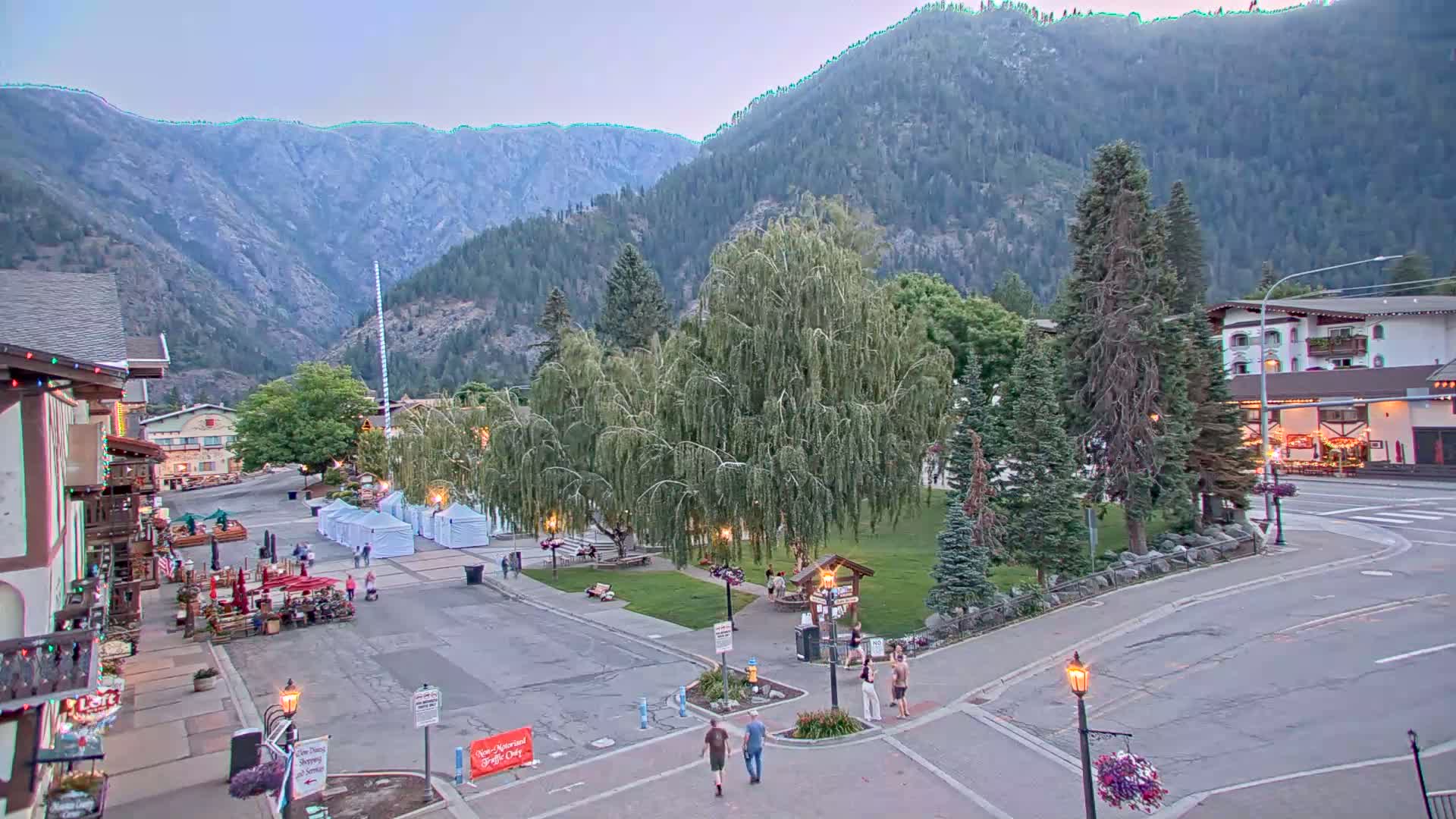 Leavenworth  Village Tumwater Mountain View Live Cam - Leavenworth, Chelan, Washington, USA
