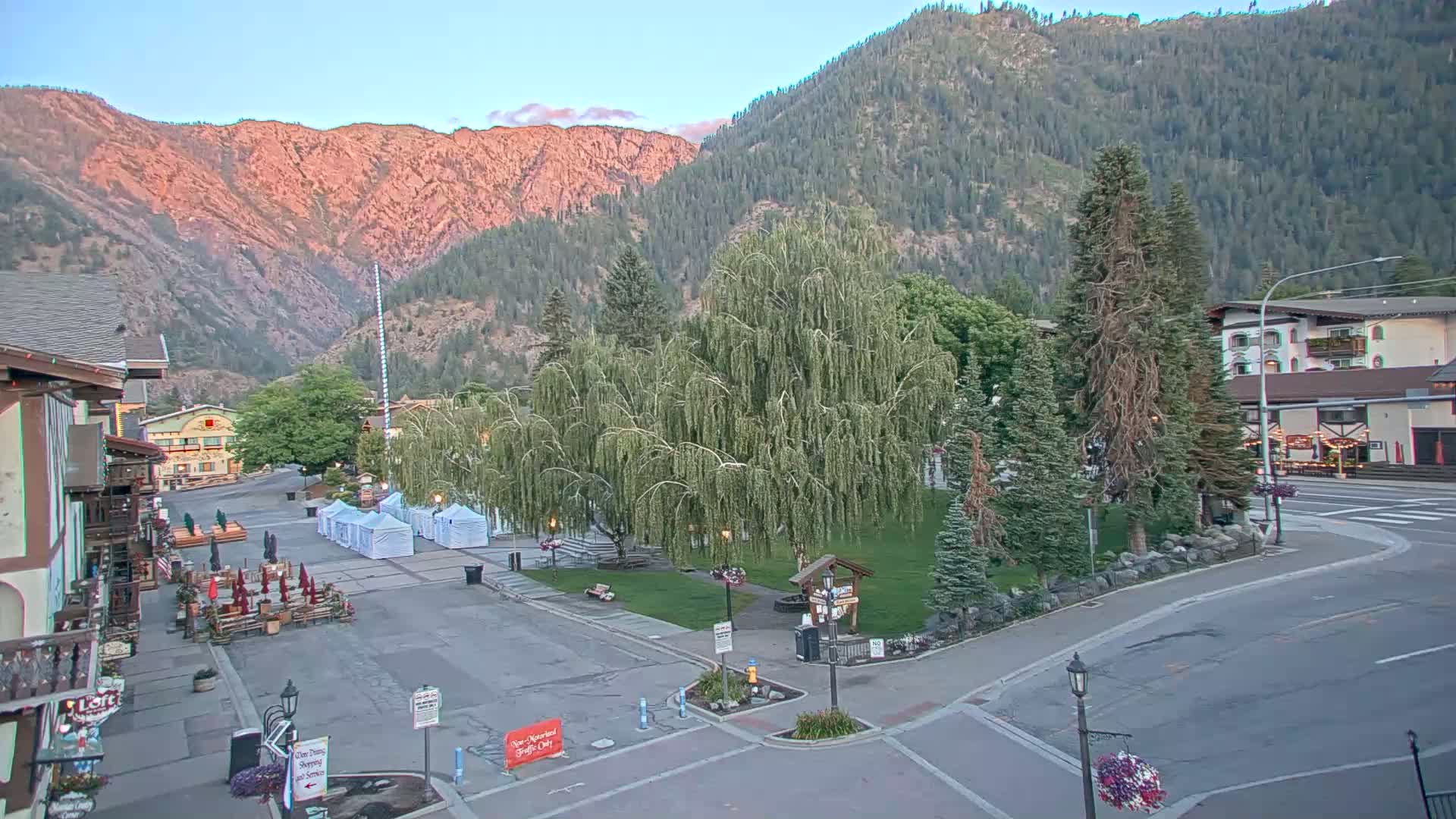 Leavenworth  Village Tumwater Mountain View Live Cam - Leavenworth, Chelan, Washington, USA