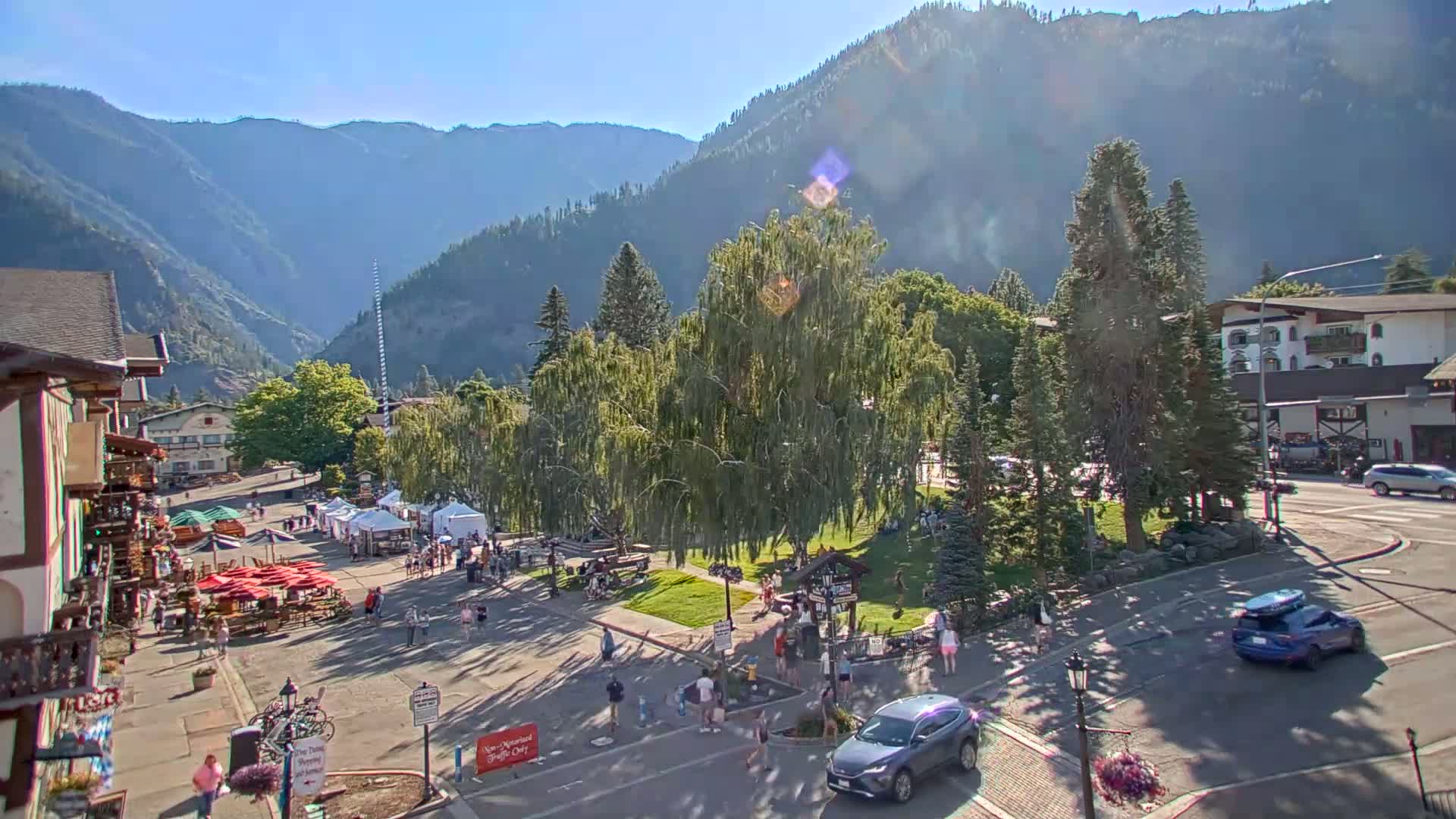 Leavenworth  Village Tumwater Mountain View Live Cam - Leavenworth, Chelan, Washington, USA