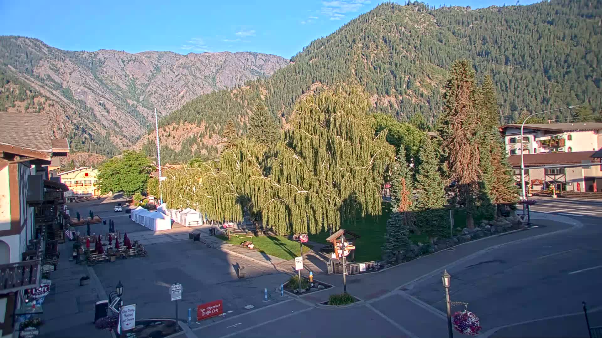 Leavenworth  Village Tumwater Mountain View Live Cam - Leavenworth, Chelan, Washington, USA