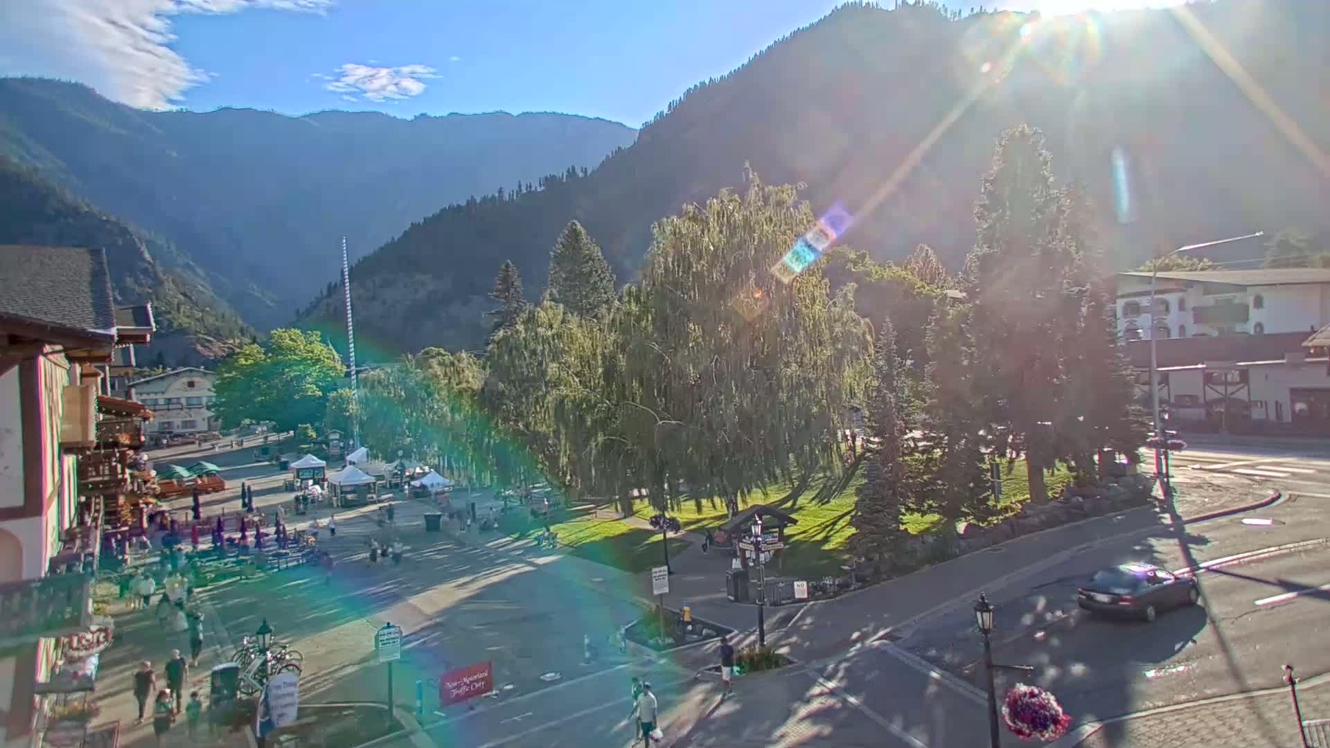 Leavenworth  Village Tumwater Mountain View Live Cam - Leavenworth, Chelan, Washington, USA
