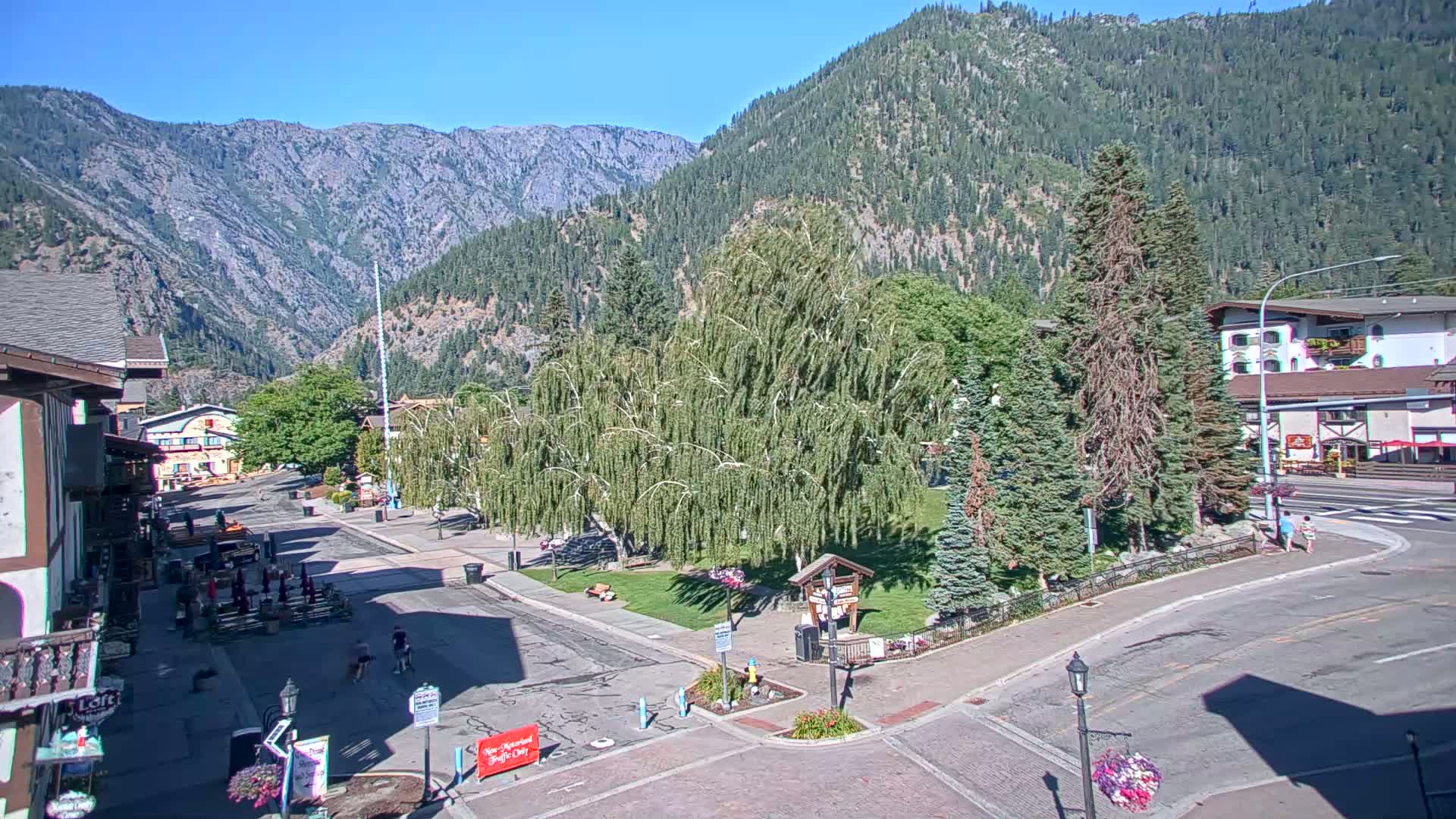 Leavenworth  Village Tumwater Mountain View Live Cam - Leavenworth, Chelan, Washington, USA
