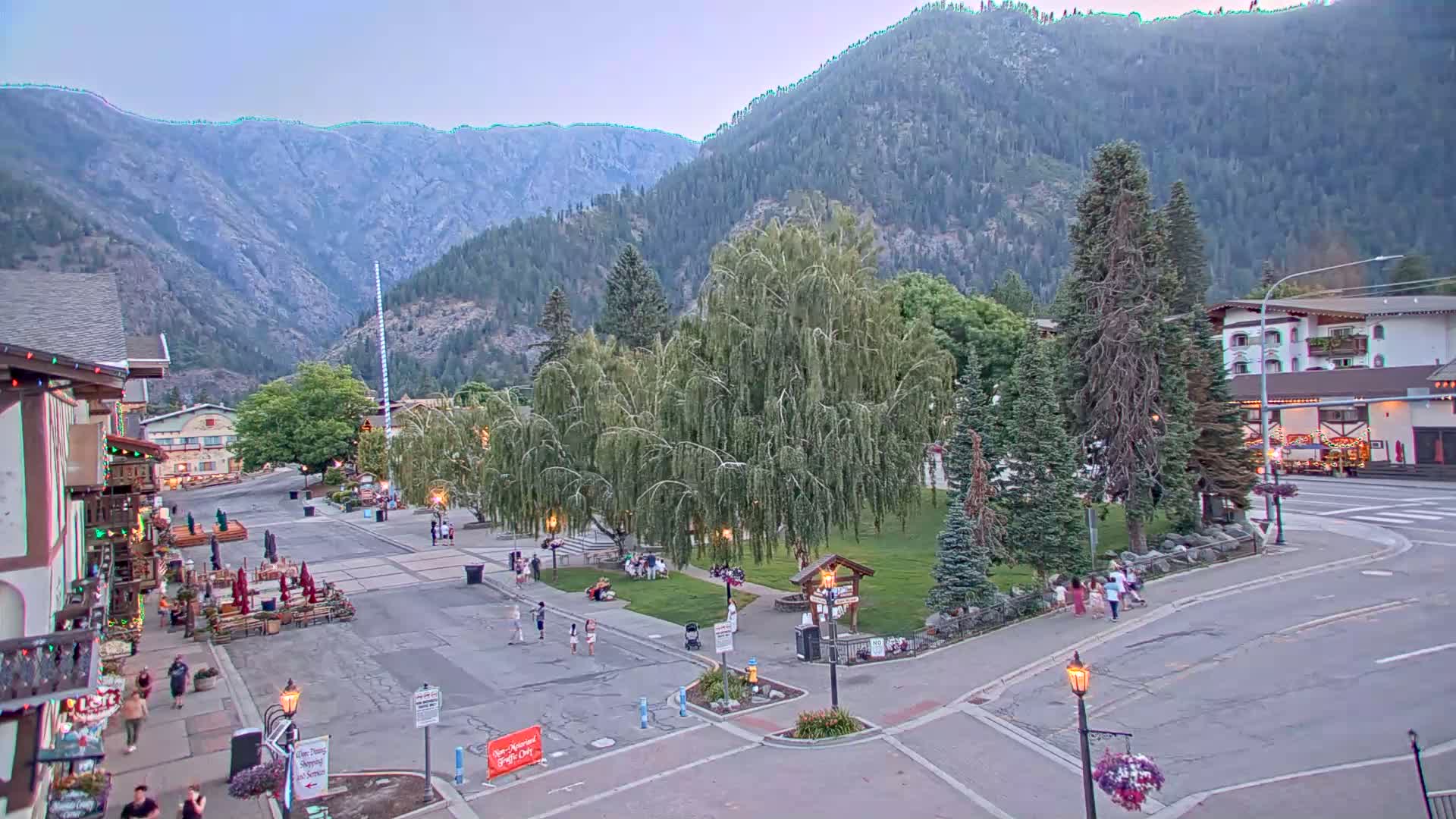 Leavenworth  Village Tumwater Mountain View Live Cam - Leavenworth, Chelan, Washington, USA