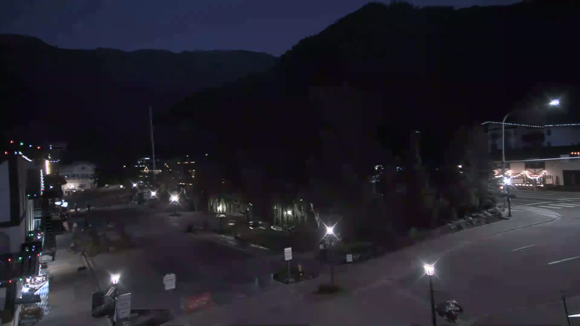 Leavenworth  Village Tumwater Mountain View Live Cam - Leavenworth, Chelan, Washington, USA