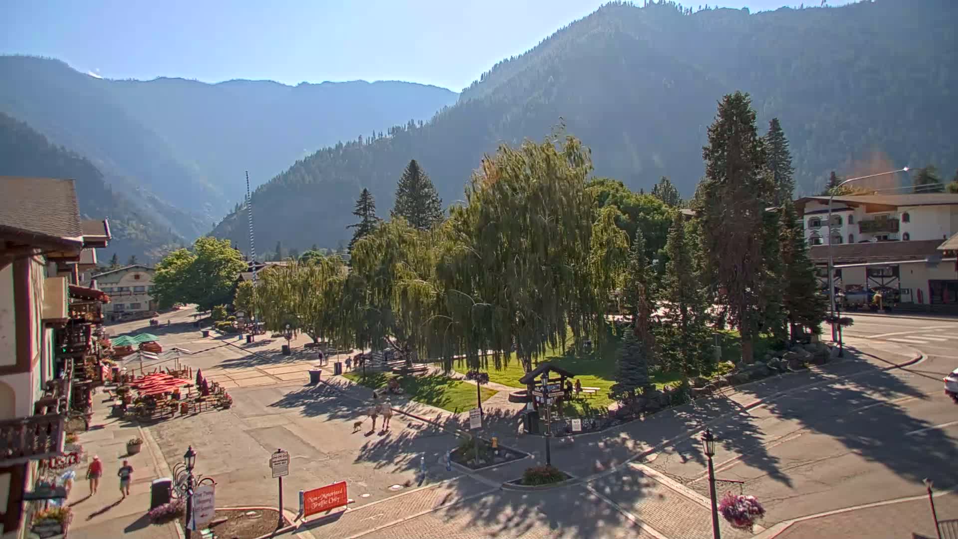 Leavenworth  Village Tumwater Mountain View Live Cam - Leavenworth, Chelan, Washington, USA