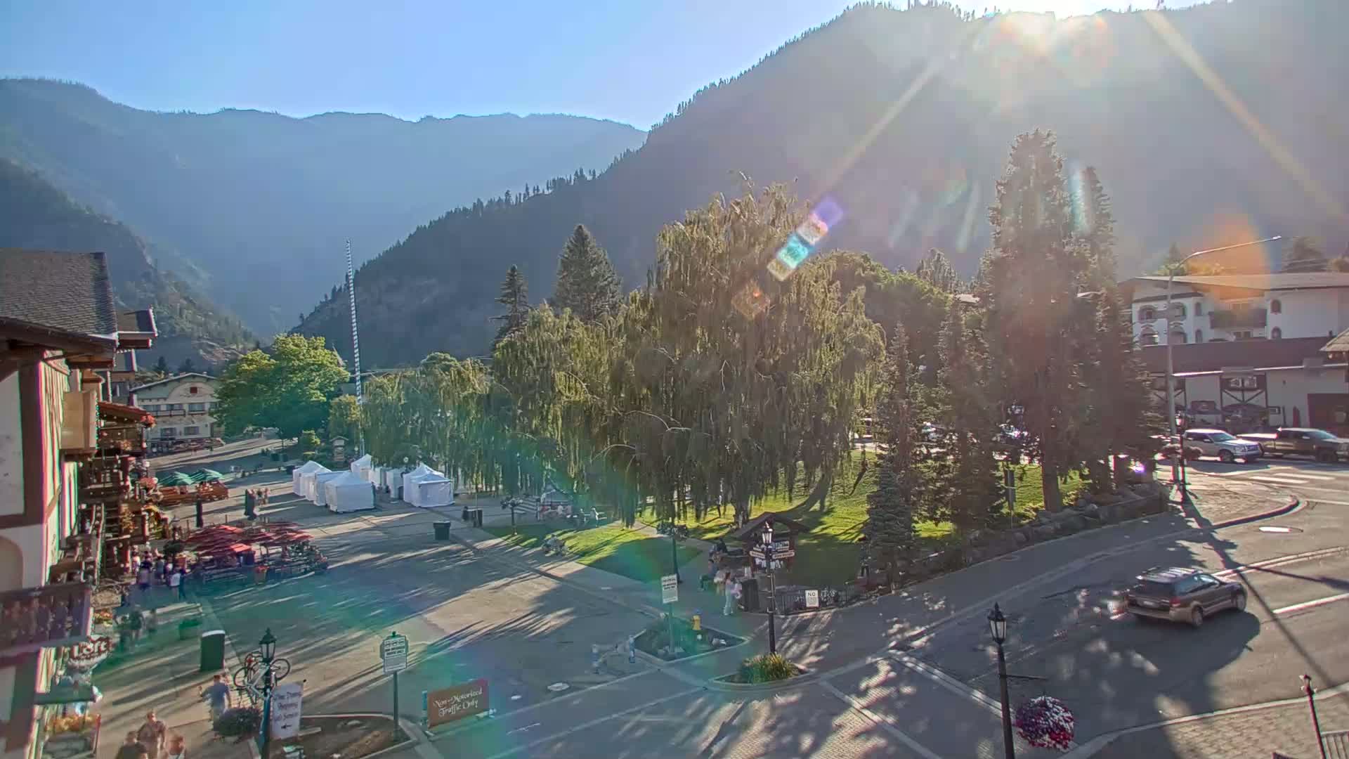 Leavenworth  Village Tumwater Mountain View Live Cam - Leavenworth, Chelan, Washington, USA