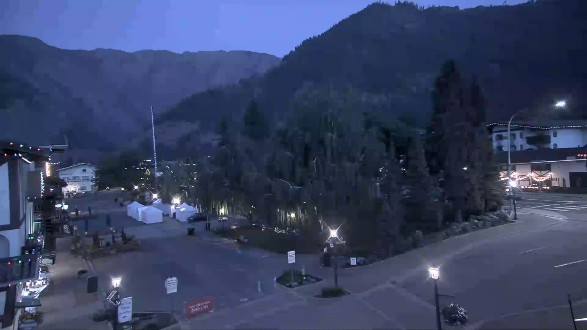 Leavenworth  Village Tumwater Mountain View Live Cam - Leavenworth, Chelan, Washington, USA