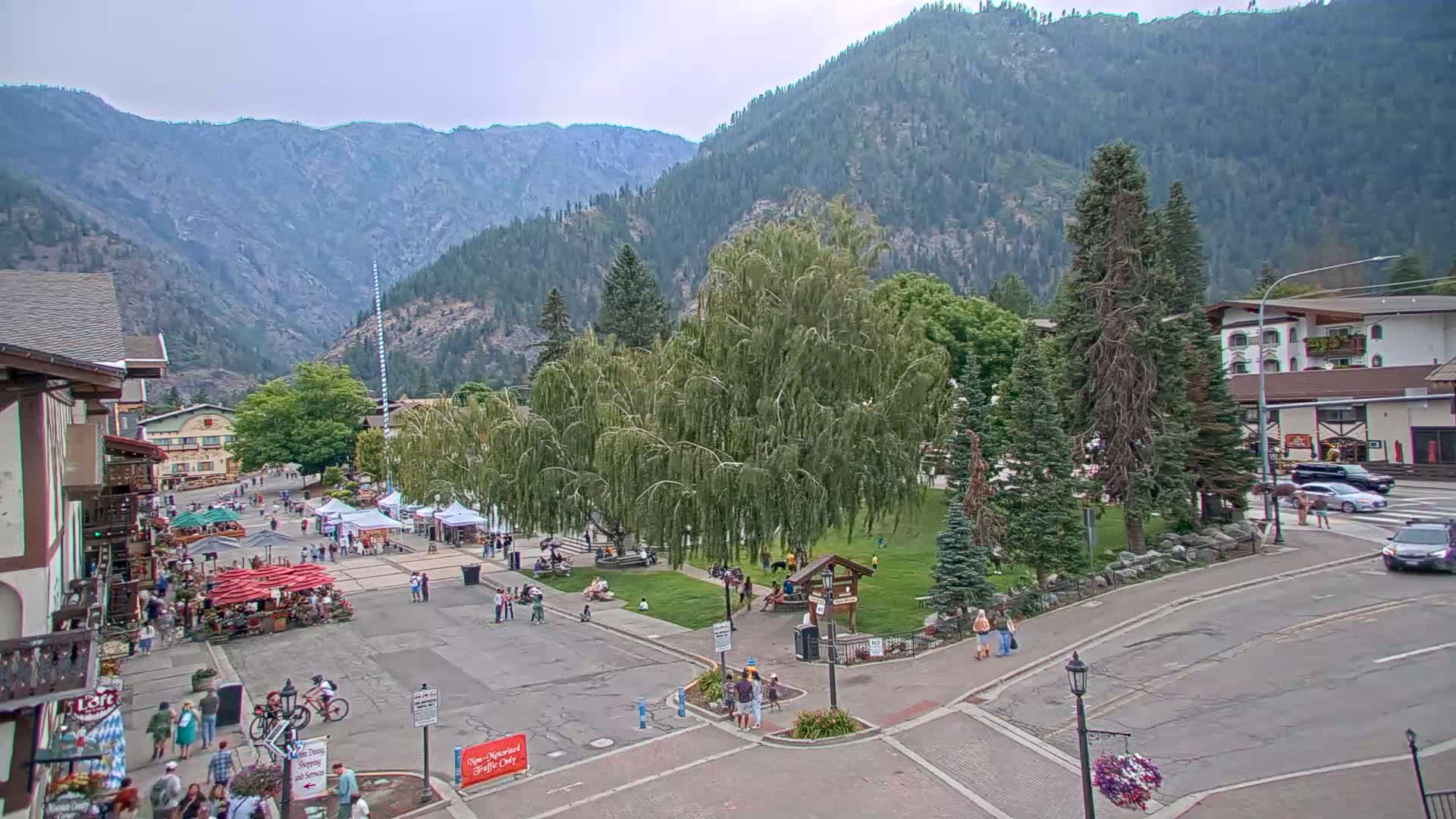 Leavenworth  Village Tumwater Mountain View Live Cam - Leavenworth, Chelan, Washington, USA