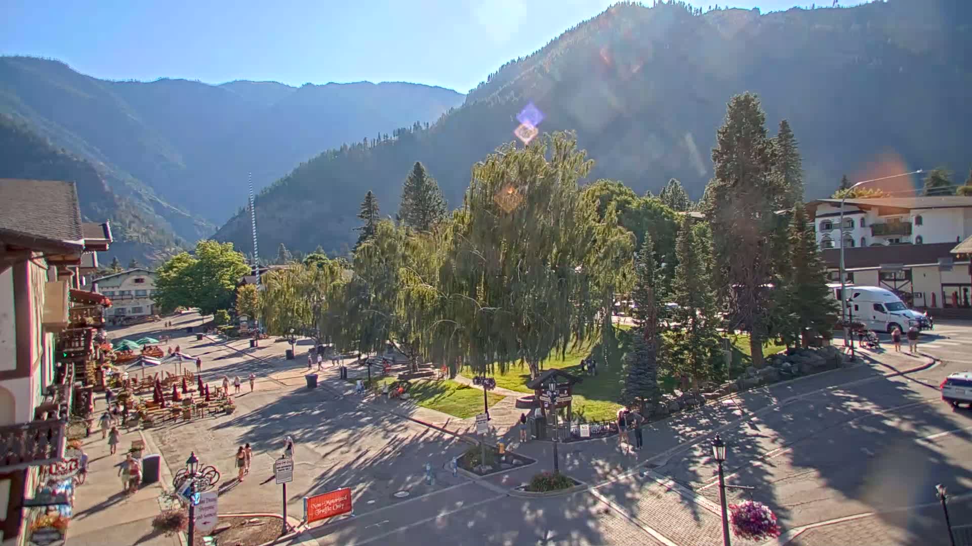 Leavenworth  Village Tumwater Mountain View Live Cam - Leavenworth, Chelan, Washington, USA