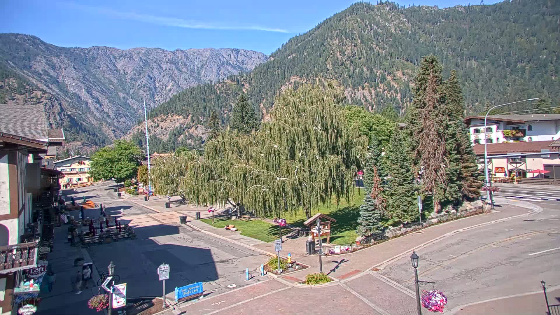 Leavenworth  Village Tumwater Mountain View Live Cam - Leavenworth, Chelan, Washington, USA
