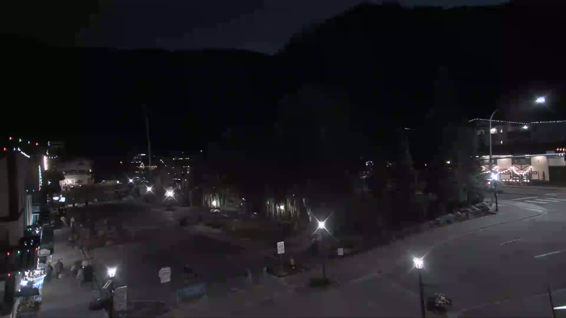 Leavenworth  Village Tumwater Mountain View Live Cam - Leavenworth, Chelan, Washington, USA