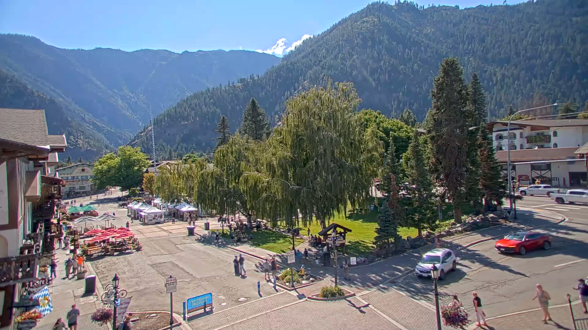 Leavenworth  Village Tumwater Mountain View Live Cam - Leavenworth, Chelan, Washington, USA