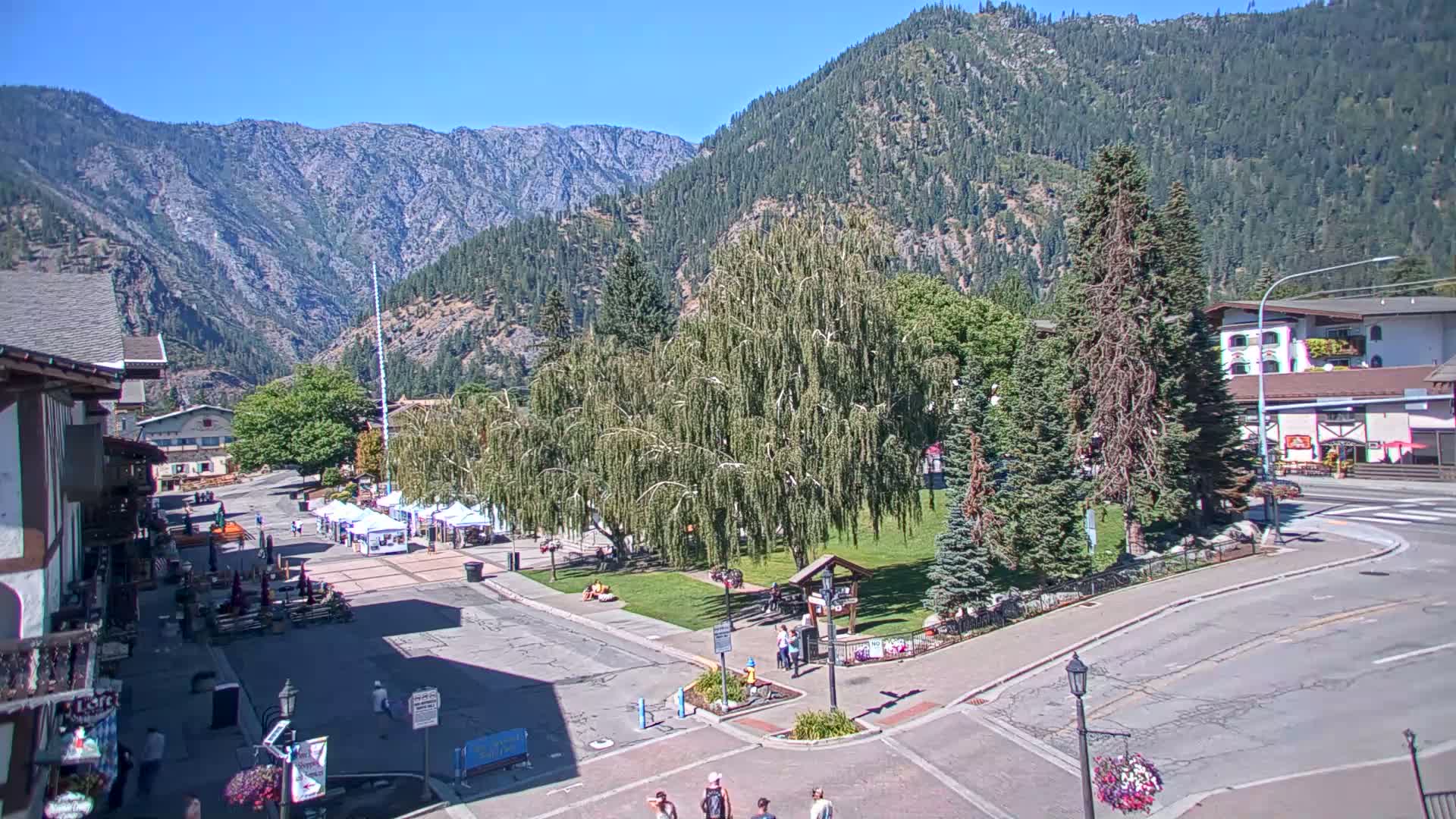 Leavenworth  Village Tumwater Mountain View Live Cam - Leavenworth, Chelan, Washington, USA