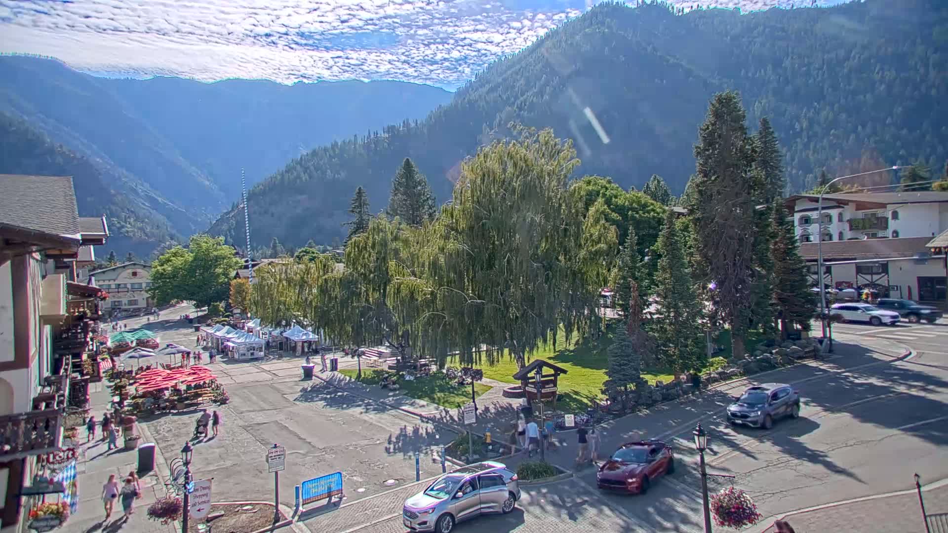 Leavenworth  Village Tumwater Mountain View Live Cam - Leavenworth, Chelan, Washington, USA