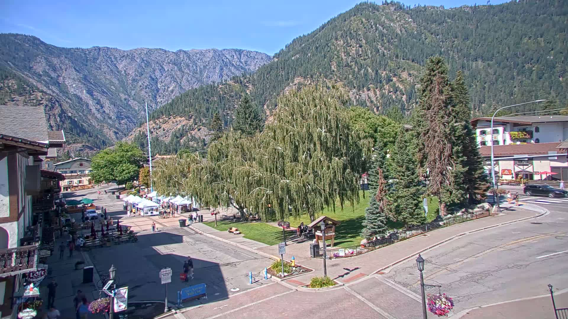 Leavenworth  Village Tumwater Mountain View Live Cam - Leavenworth, Chelan, Washington, USA