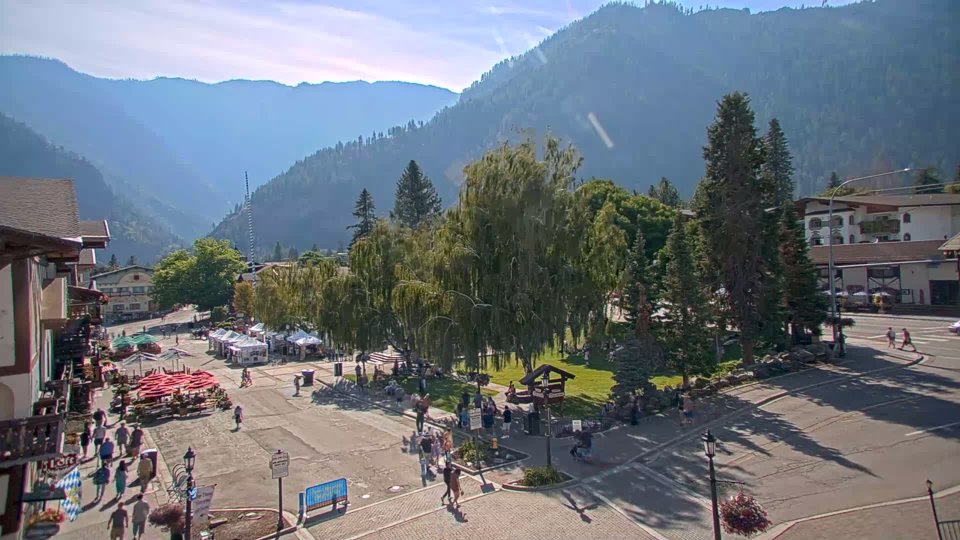 Leavenworth  Village Tumwater Mountain View Live Cam - Leavenworth, Chelan, Washington, USA