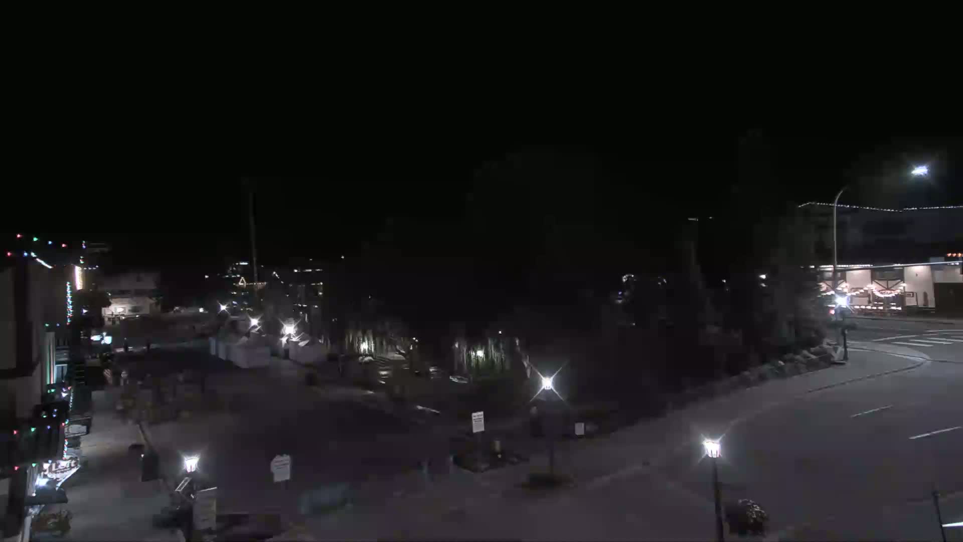 Leavenworth  Village Tumwater Mountain View Live Cam - Leavenworth, Chelan, Washington, USA