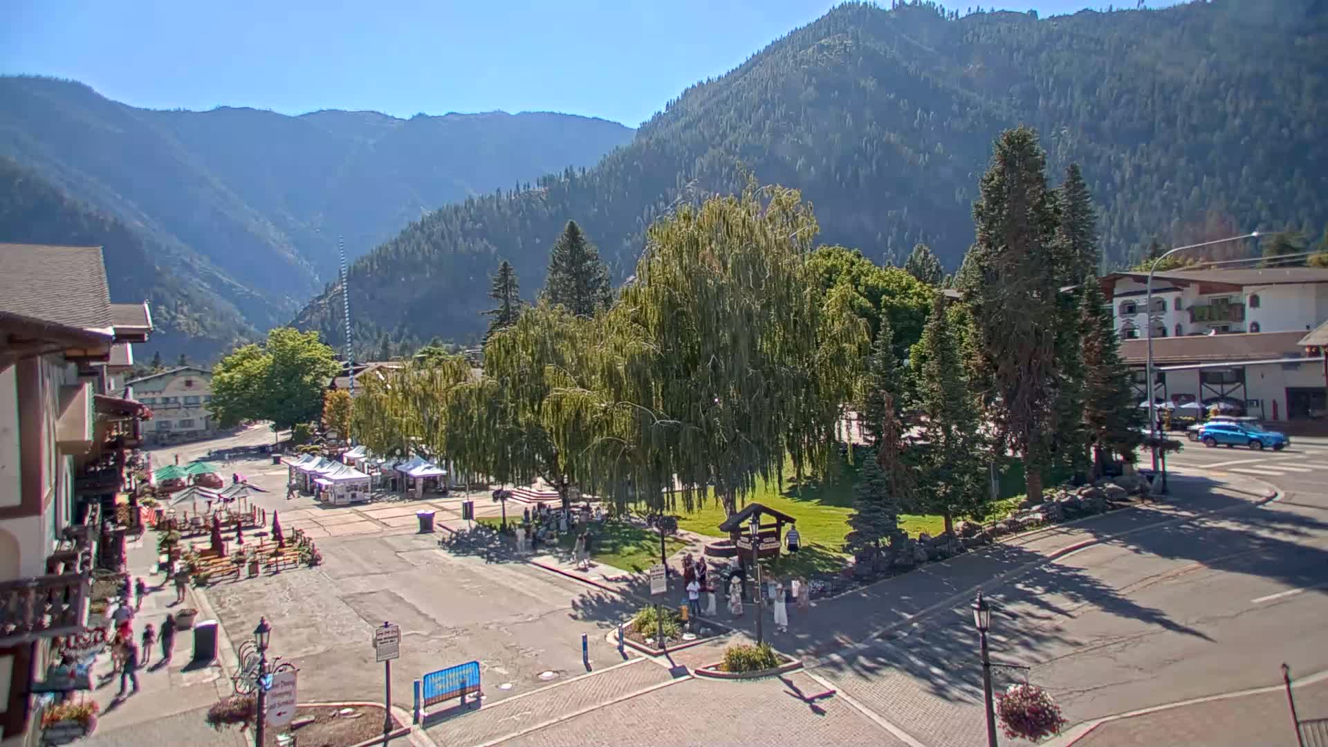 Leavenworth  Village Tumwater Mountain View Live Cam - Leavenworth, Chelan, Washington, USA