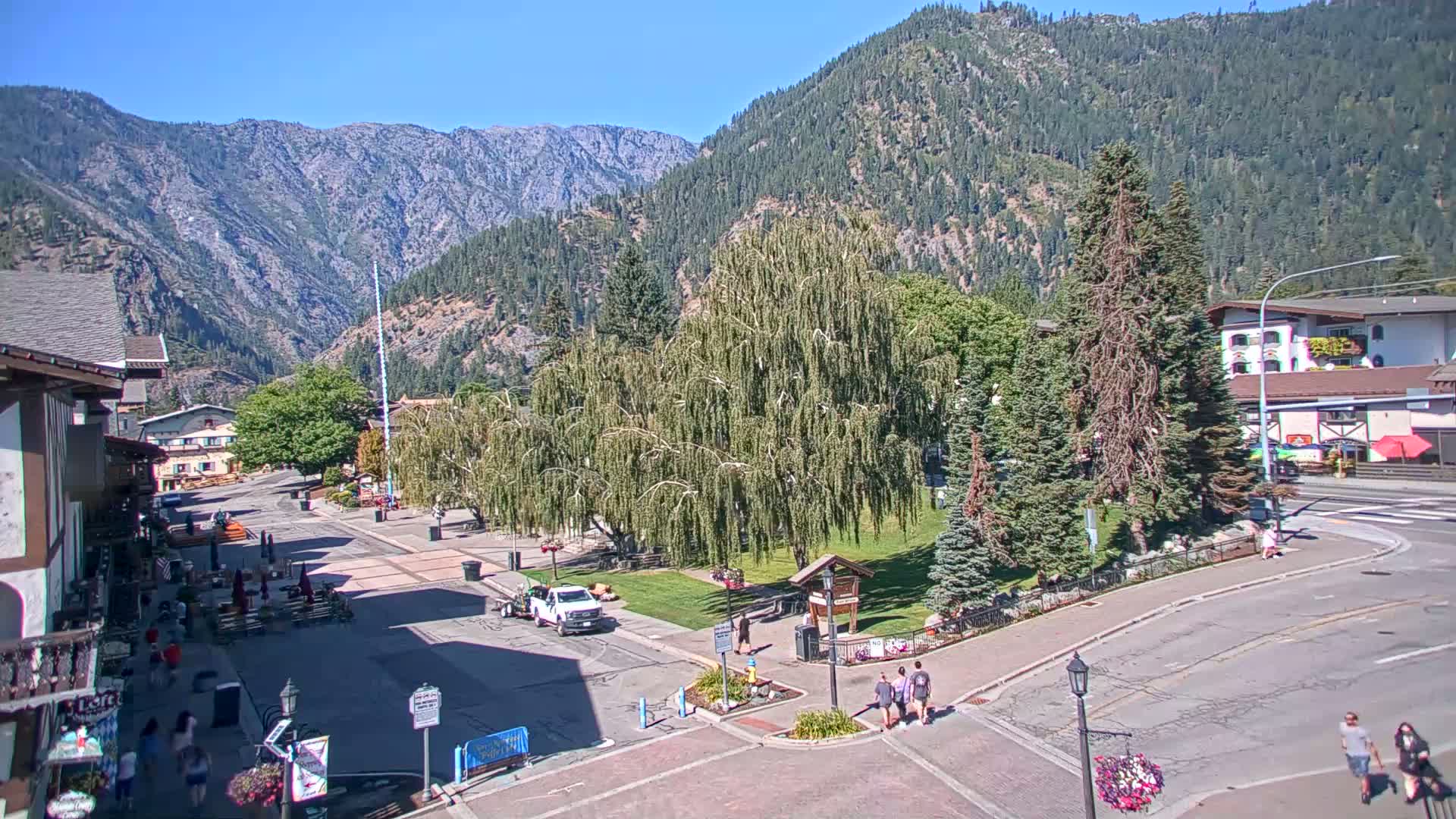 Leavenworth  Village Tumwater Mountain View Live Cam - Leavenworth, Chelan, Washington, USA