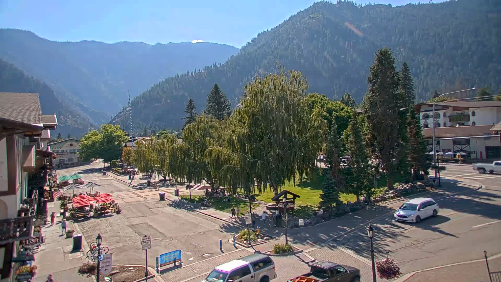 Leavenworth  Village Tumwater Mountain View Live Cam - Leavenworth, Chelan, Washington, USA