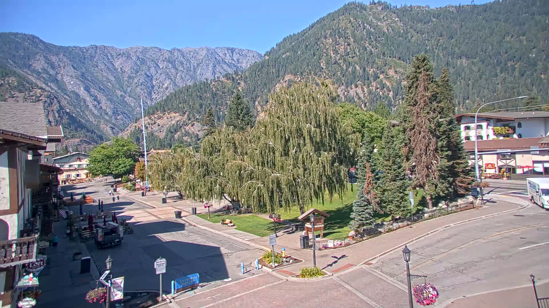 Leavenworth  Village Tumwater Mountain View Live Cam - Leavenworth, Chelan, Washington, USA