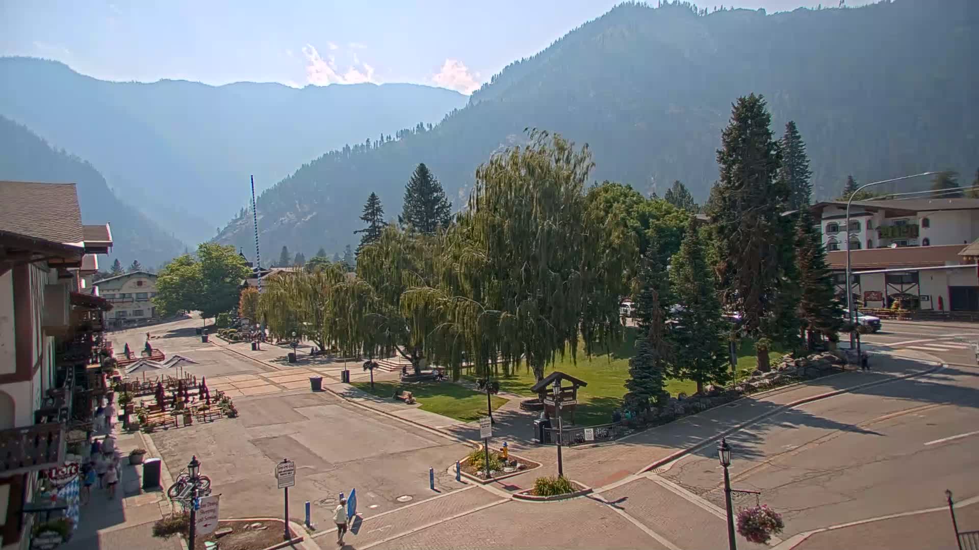 Leavenworth  Village Tumwater Mountain View Live Cam - Leavenworth, Chelan, Washington, USA