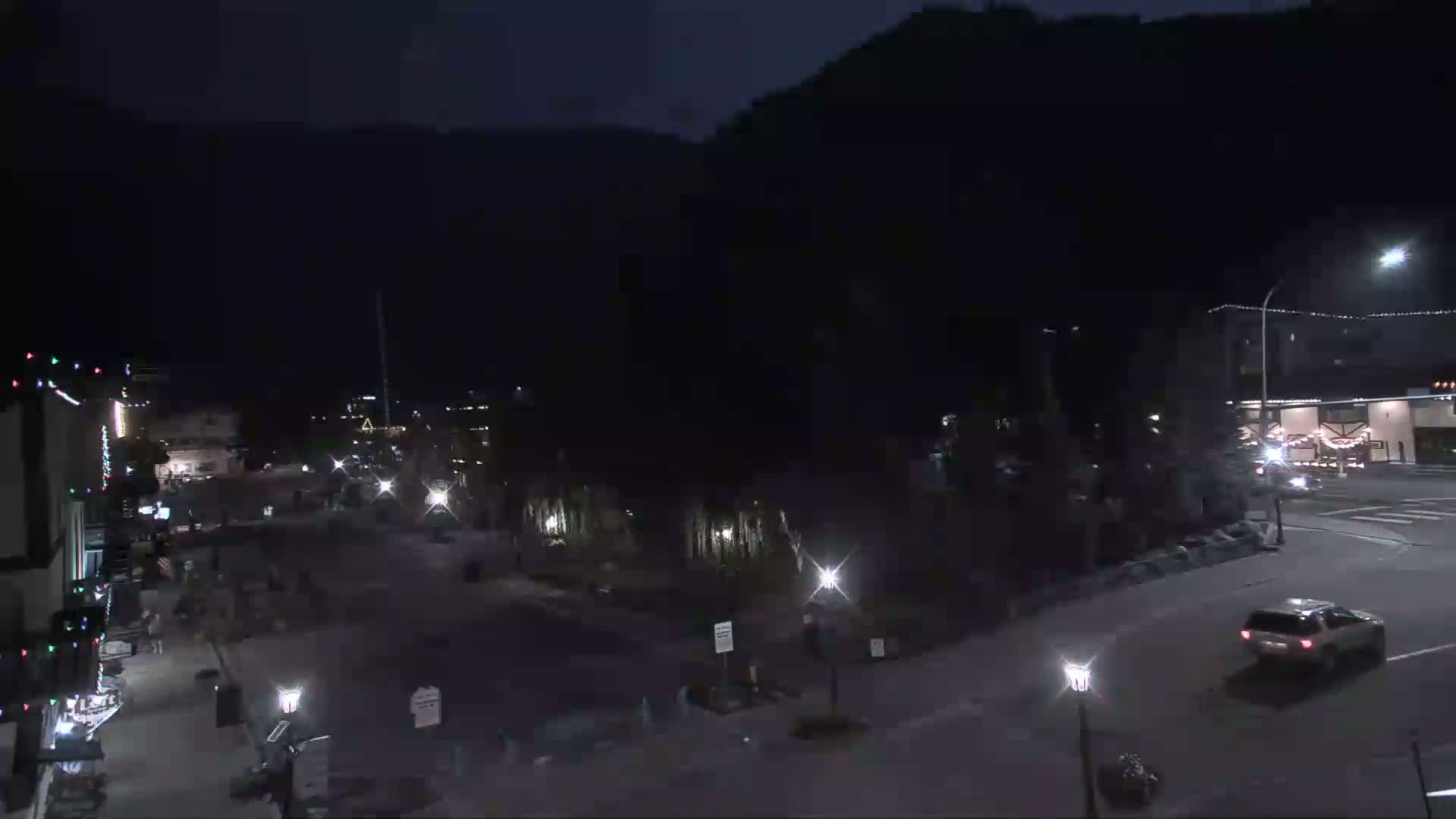 Leavenworth  Village Tumwater Mountain View Live Cam - Leavenworth, Chelan, Washington, USA