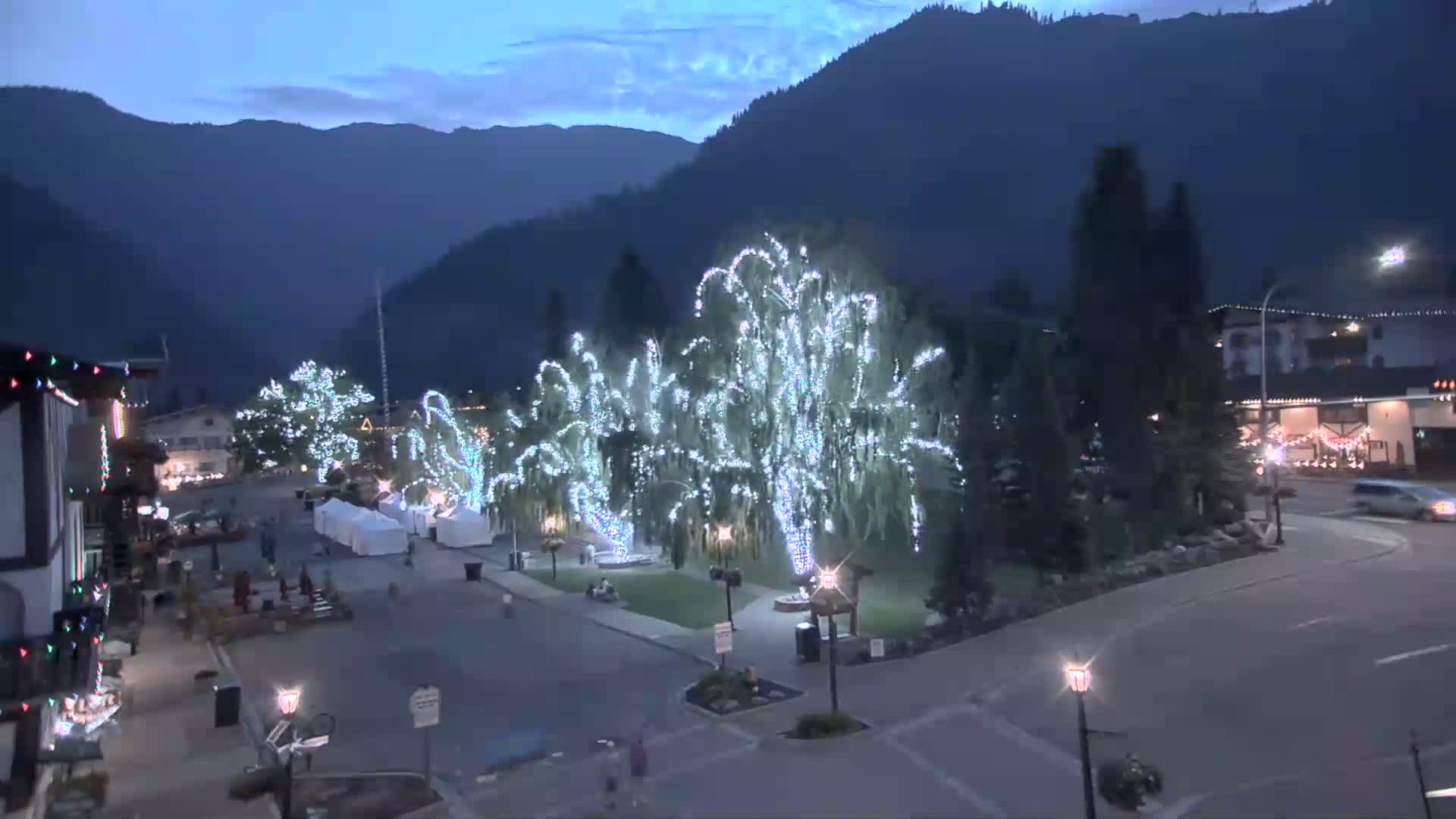 Leavenworth  Village Tumwater Mountain View Live Cam - Leavenworth, Chelan, Washington, USA