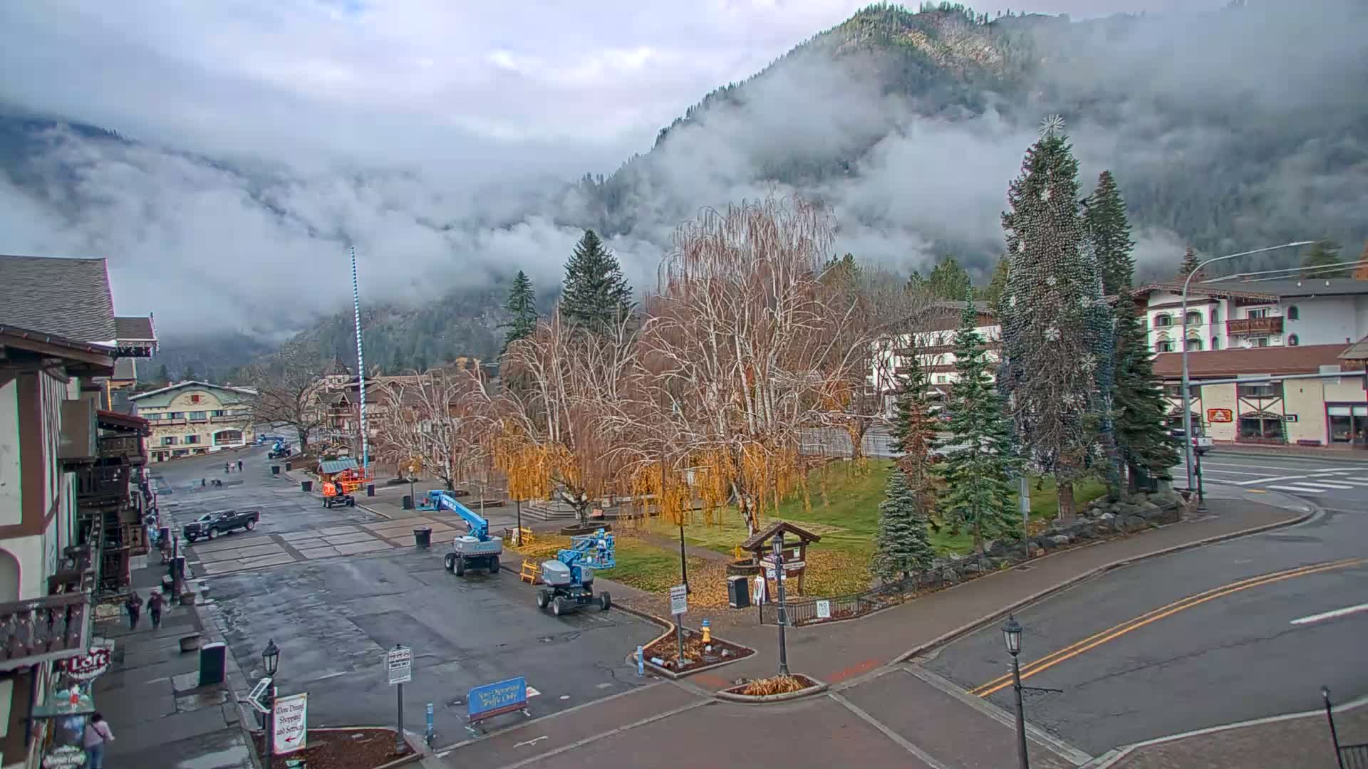 Leavenworth  Village Tumwater Mountain View Live Cam - Leavenworth, Chelan, Washington, USA