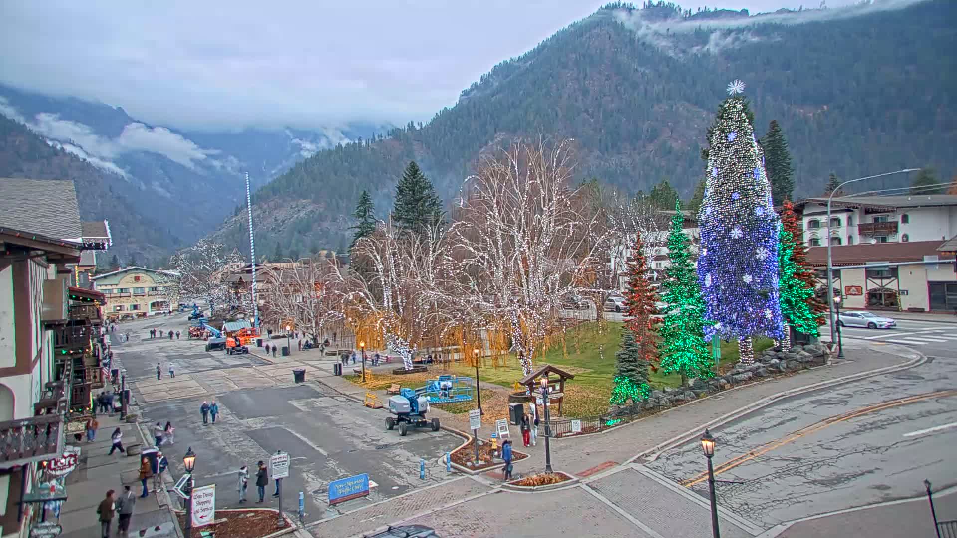 Leavenworth  Village Tumwater Mountain View Live Cam - Leavenworth, Chelan, Washington, USA