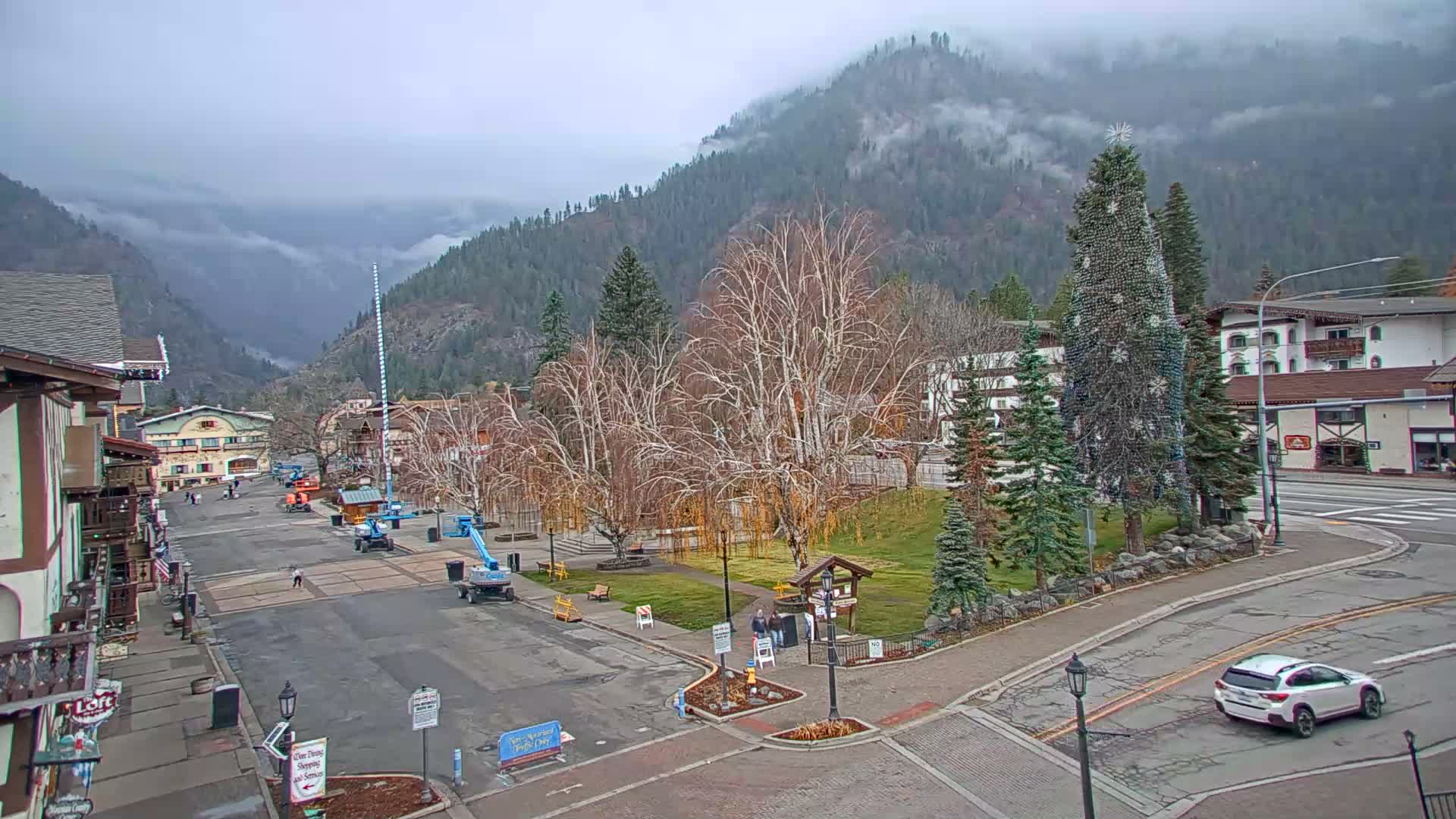 Leavenworth  Village Tumwater Mountain View Live Cam - Leavenworth, Chelan, Washington, USA