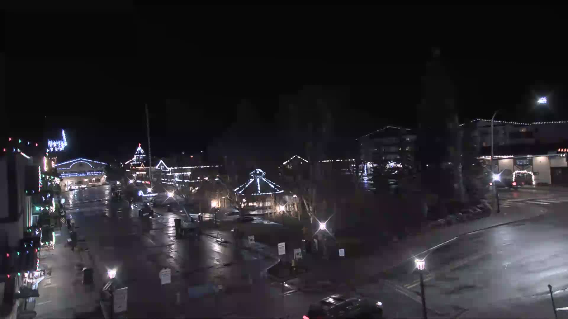 Leavenworth  Village Tumwater Mountain View Live Cam - Leavenworth, Chelan, Washington, USA
