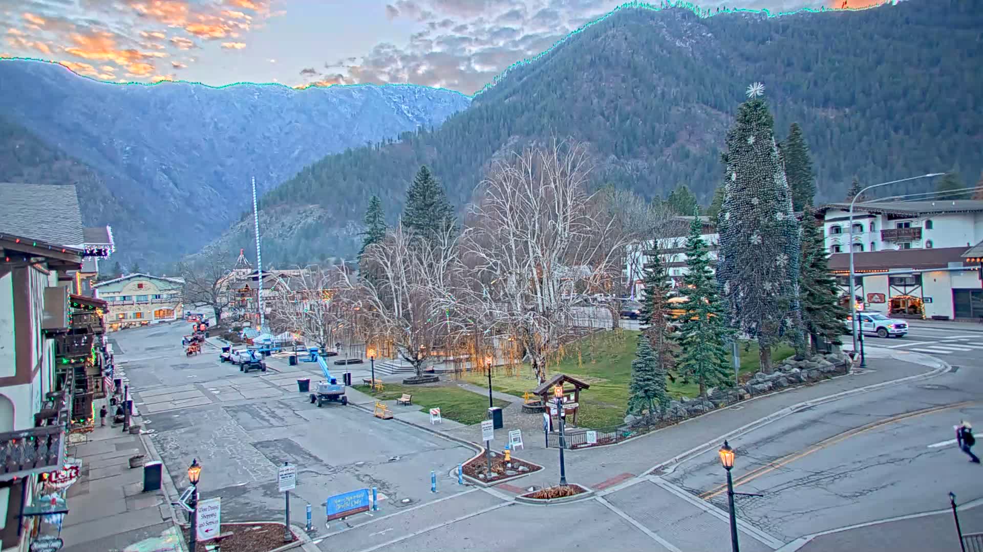 Leavenworth  Village Tumwater Mountain View Live Cam - Leavenworth, Chelan, Washington, USA