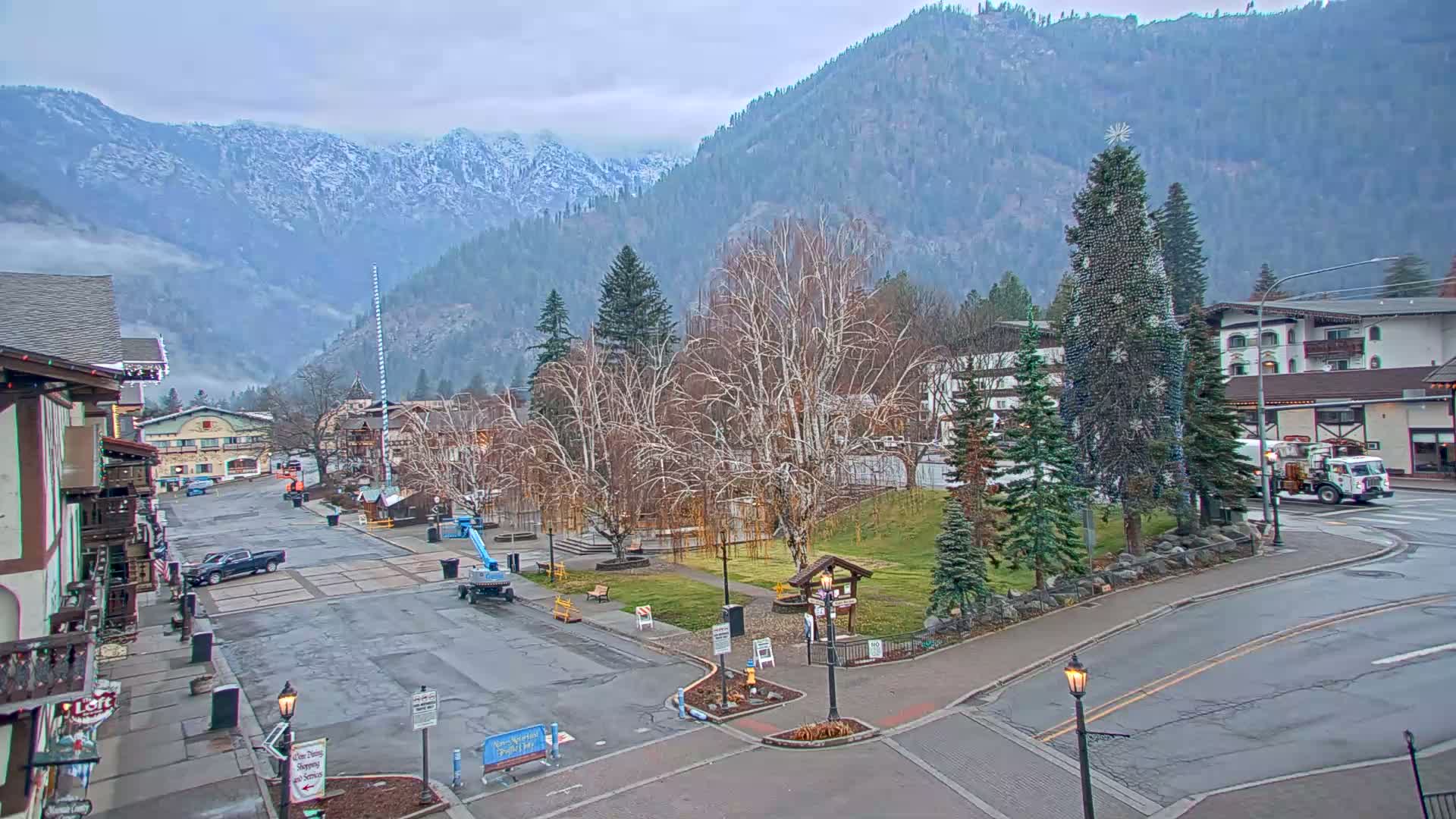 Leavenworth  Village Tumwater Mountain View Live Cam - Leavenworth, Chelan, Washington, USA