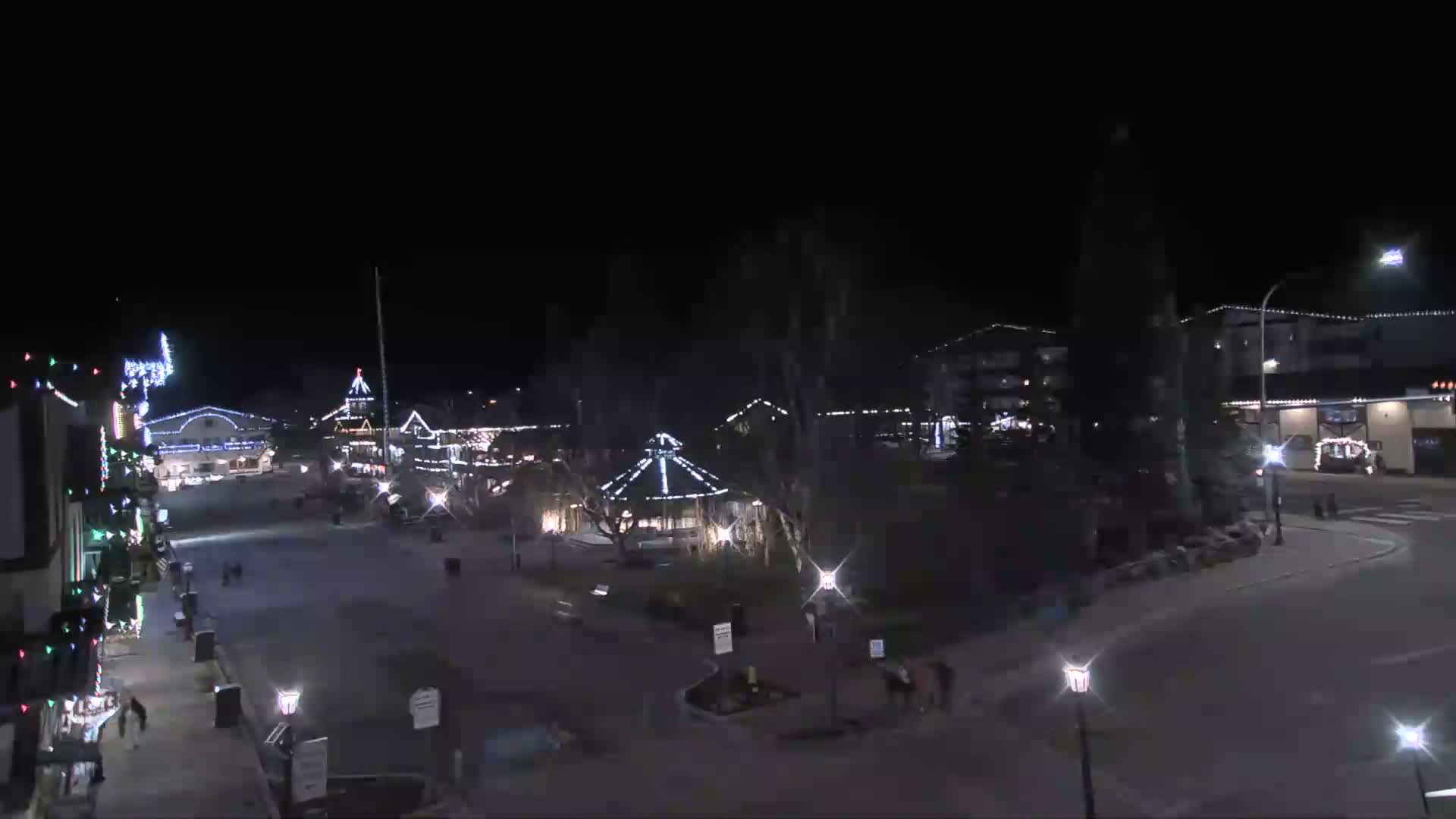 Leavenworth  Village Tumwater Mountain View Live Cam - Leavenworth, Chelan, Washington, USA